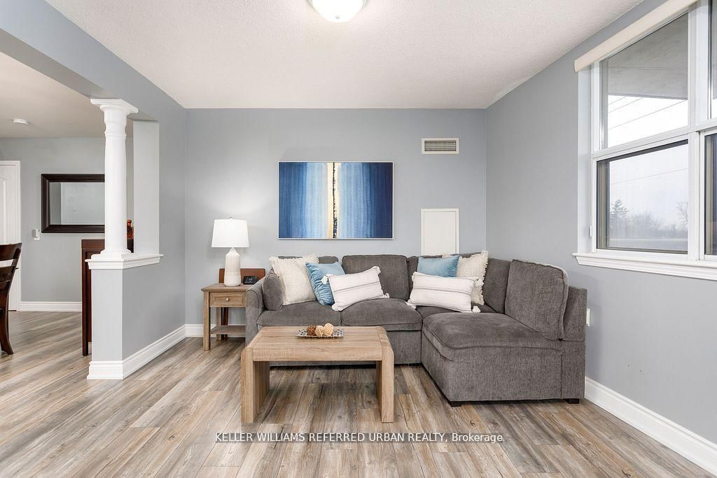 Photo 10 of Unit 317, 2500 Rutherford Rd, Vaughan, Maple — HOMEH