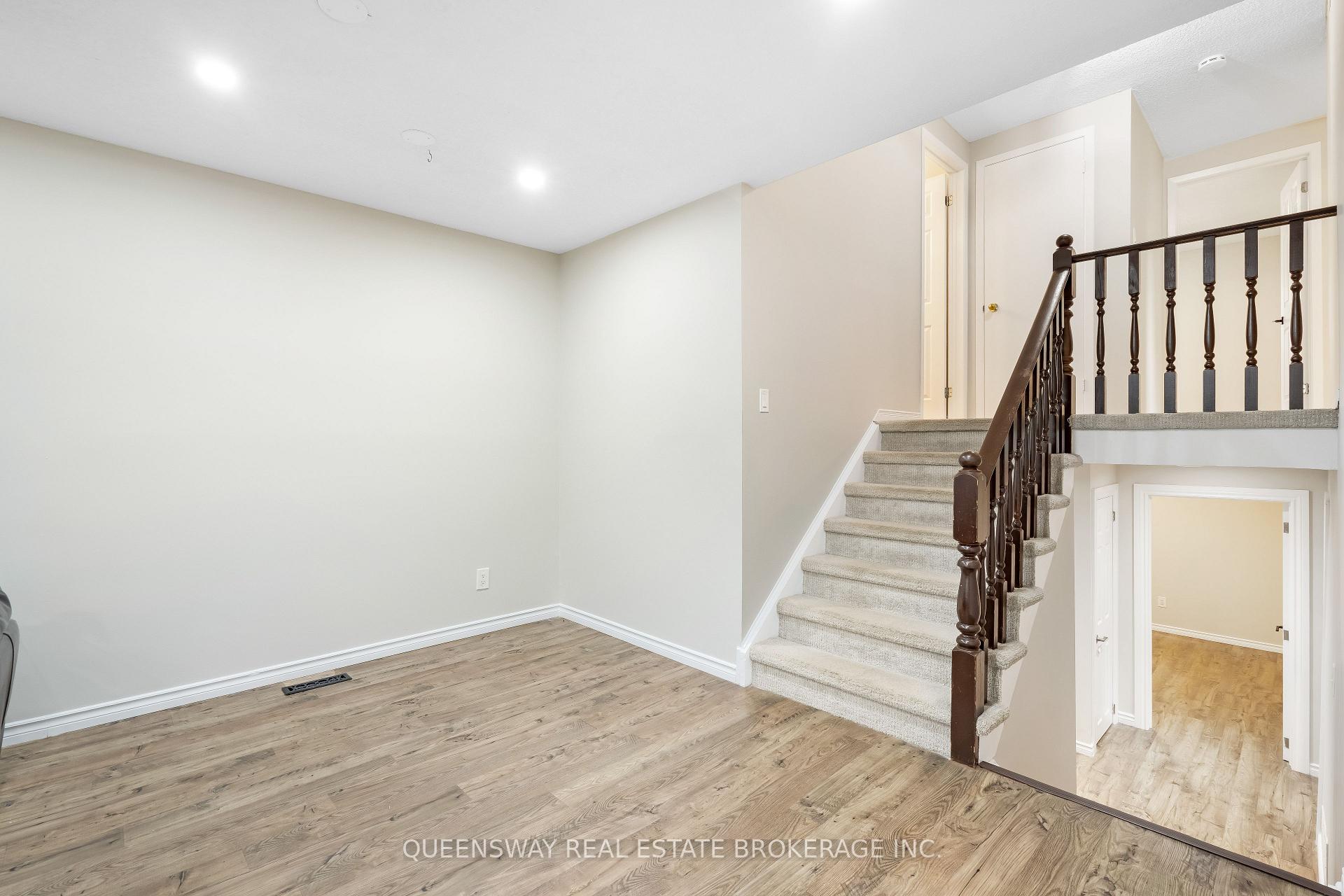 Photo 7 of 39 Garden Crescent, Hamilton, Burkholme — HOMEH