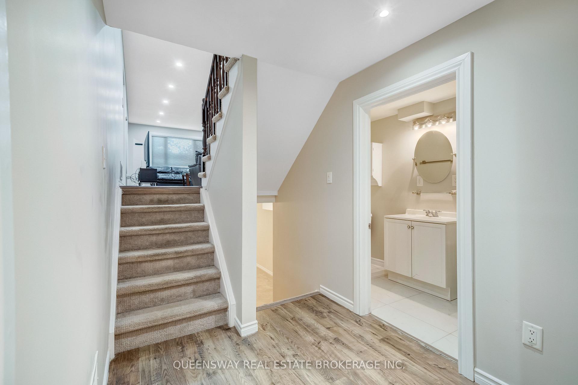 Photo 15 of 39 Garden Crescent, Hamilton, Burkholme — HOMEH