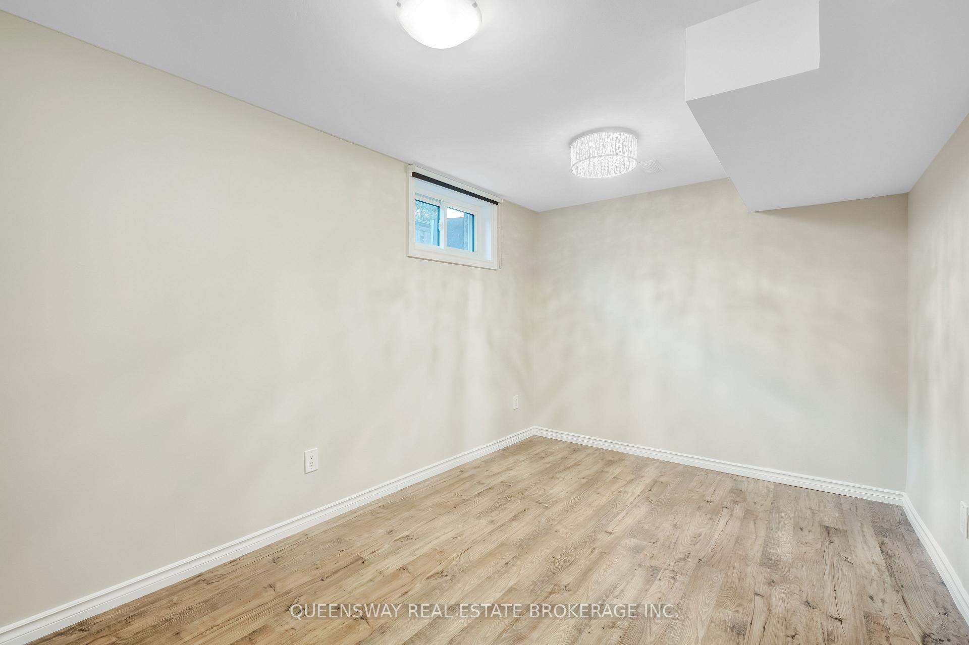 Photo 17 of 39 Garden Crescent, Hamilton, Burkholme — HOMEH