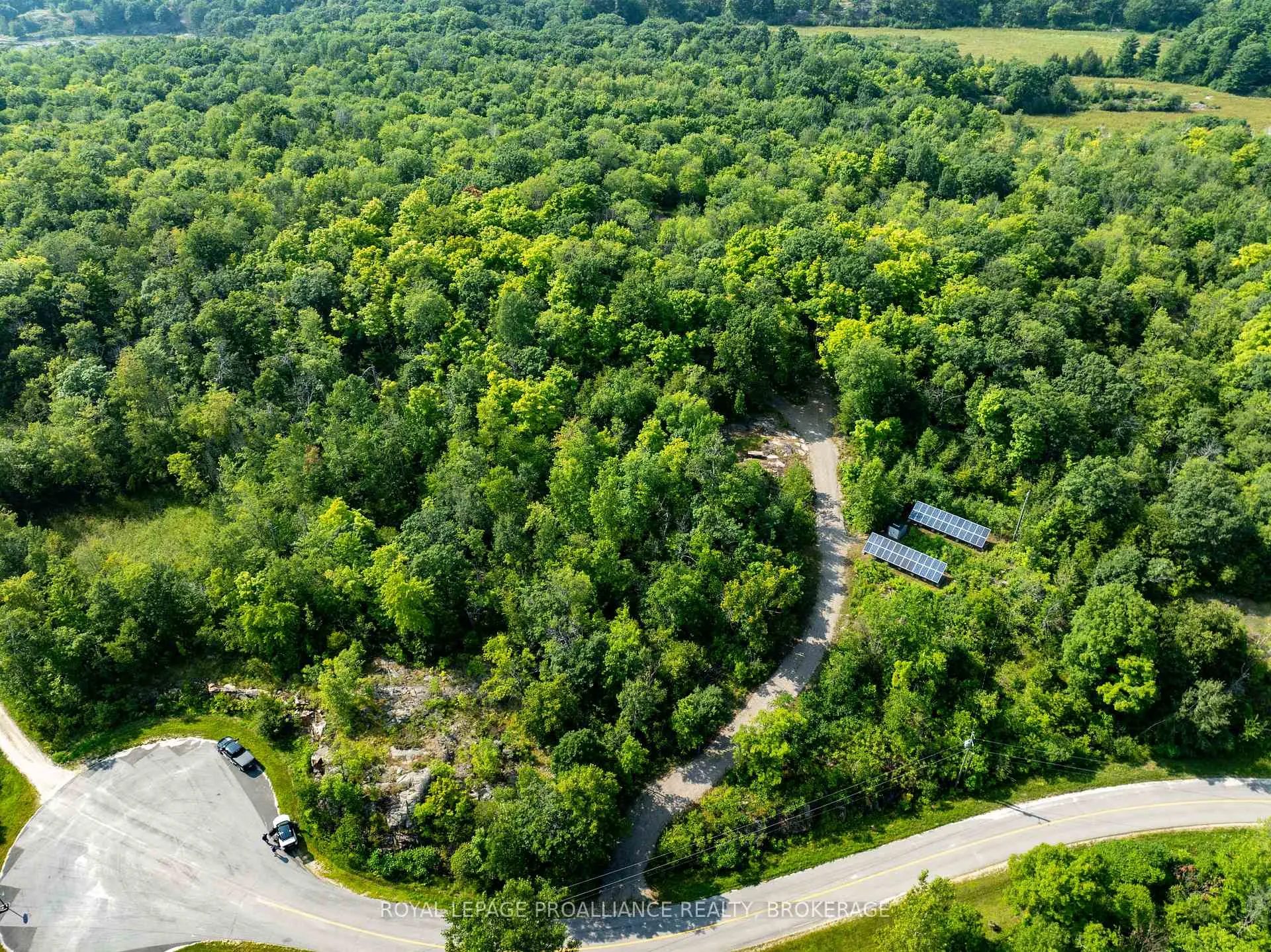 Photo 2 of 572 Oak Bluffs Road, Frontenac, Frontenac South — HOMEH