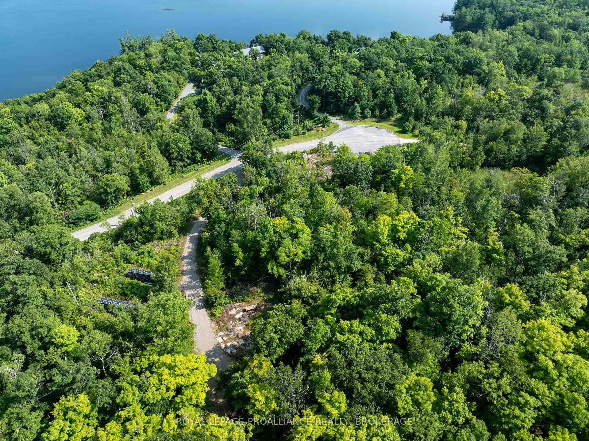 Photo 4 of 572 Oak Bluffs Road, Frontenac, Frontenac South — HOMEH
