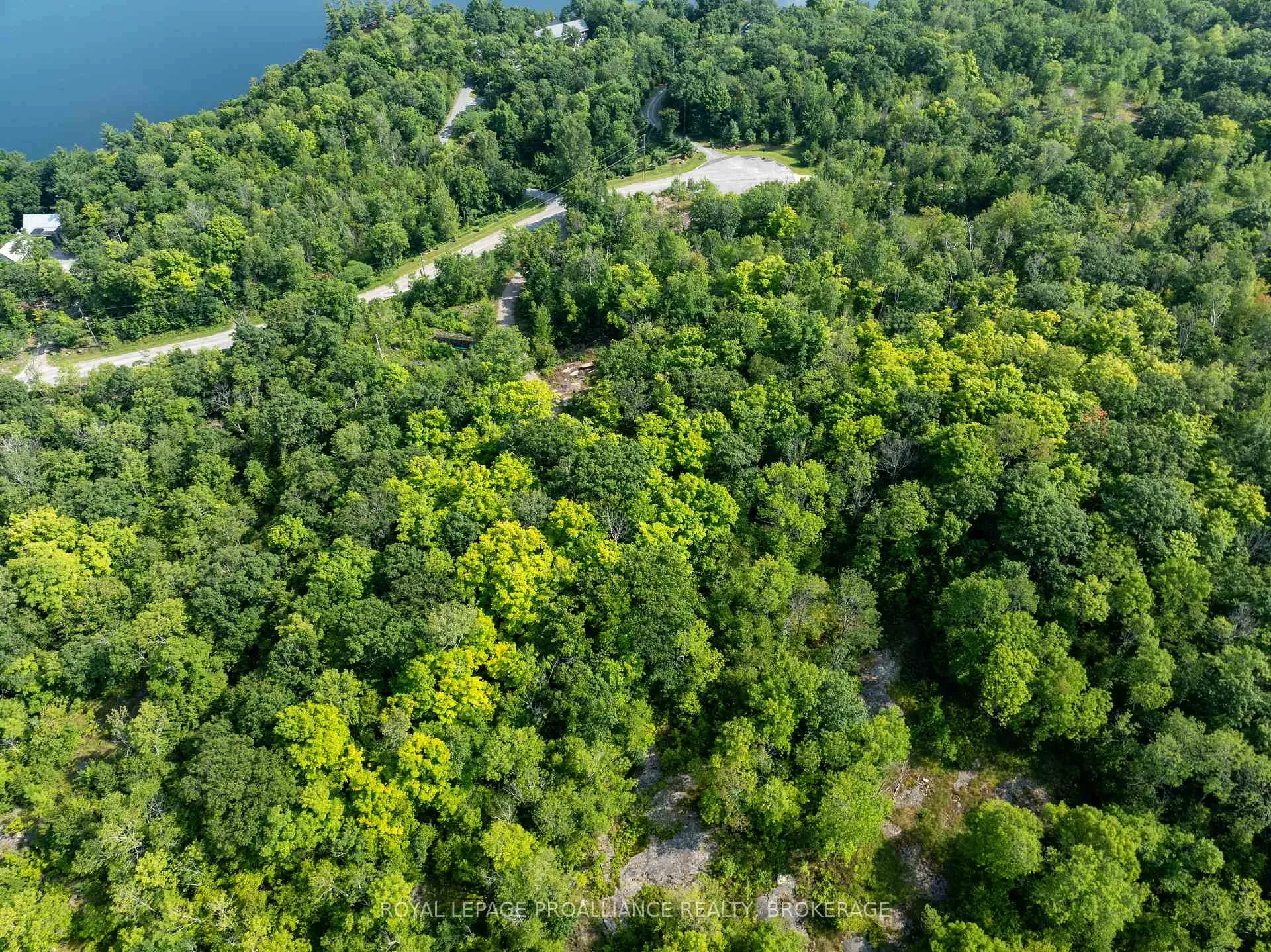 Photo 10 of 572 Oak Bluffs Road, Frontenac, Frontenac South — HOMEH