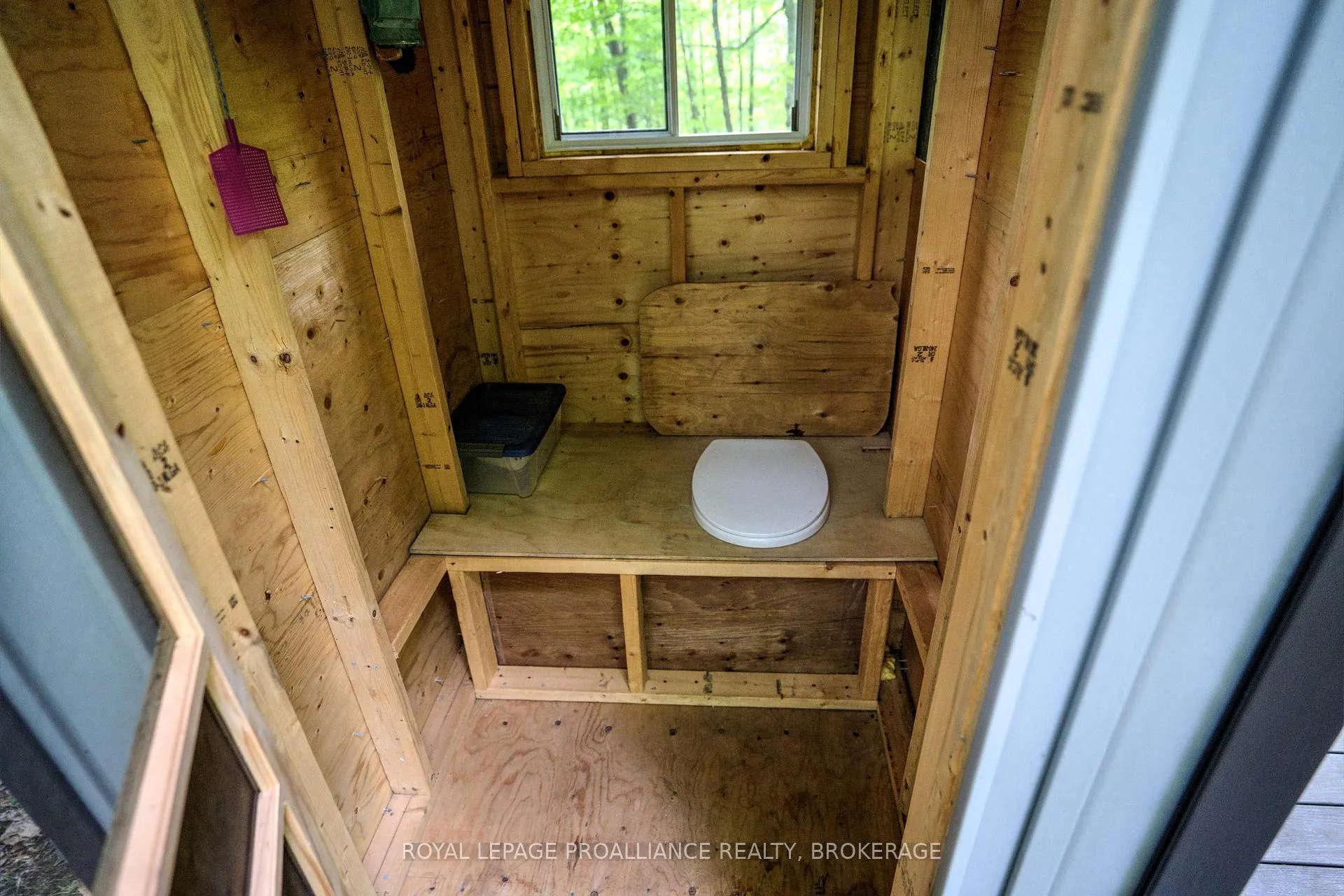 Photo 18 of 572 Oak Bluffs Road, Frontenac, Frontenac South — HOMEH