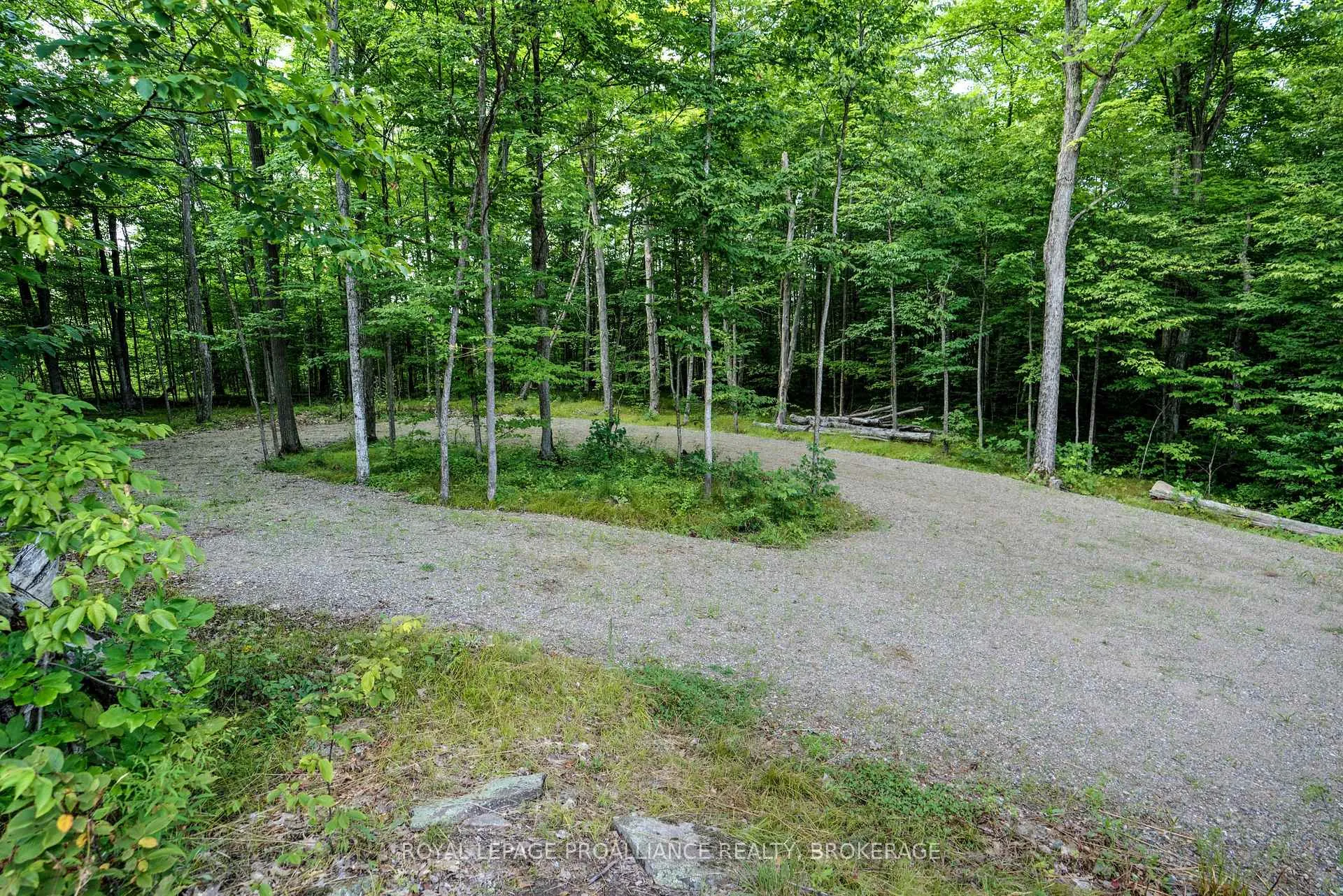 Photo 19 of 572 Oak Bluffs Road, Frontenac, Frontenac South — HOMEH