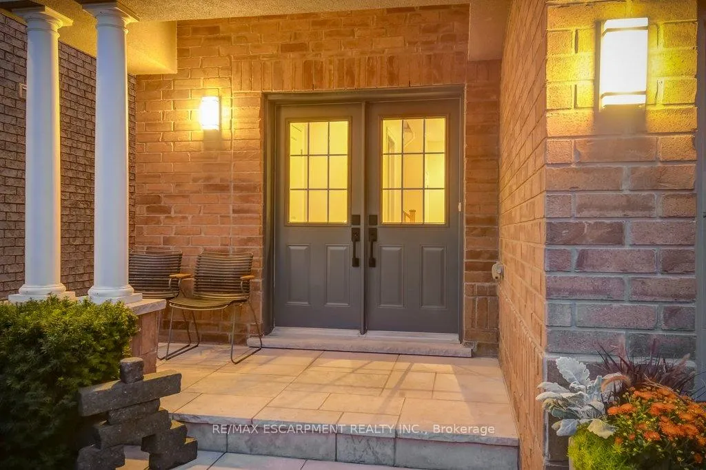 Photo 3 of 195 Painter Terrace, Hamilton, Waterdown — HOMEH