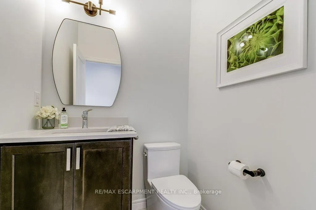 Photo 5 of 195 Painter Terrace, Hamilton, Waterdown — HOMEH