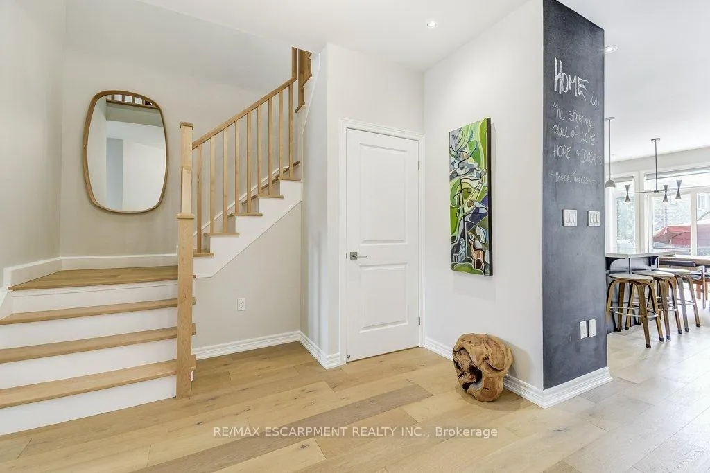 Photo 7 of 195 Painter Terrace, Hamilton, Waterdown — HOMEH
