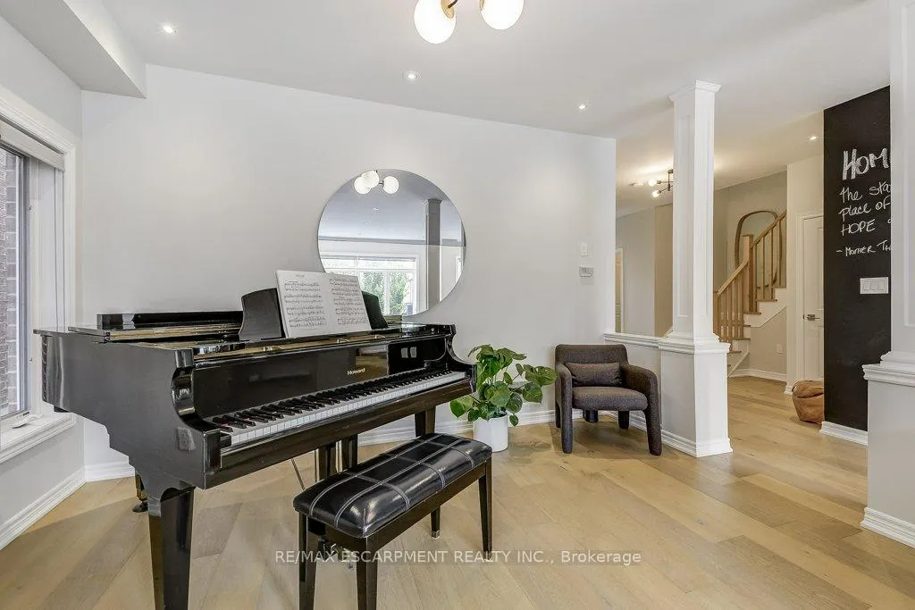 Photo 10 of 195 Painter Terrace, Hamilton, Waterdown — HOMEH