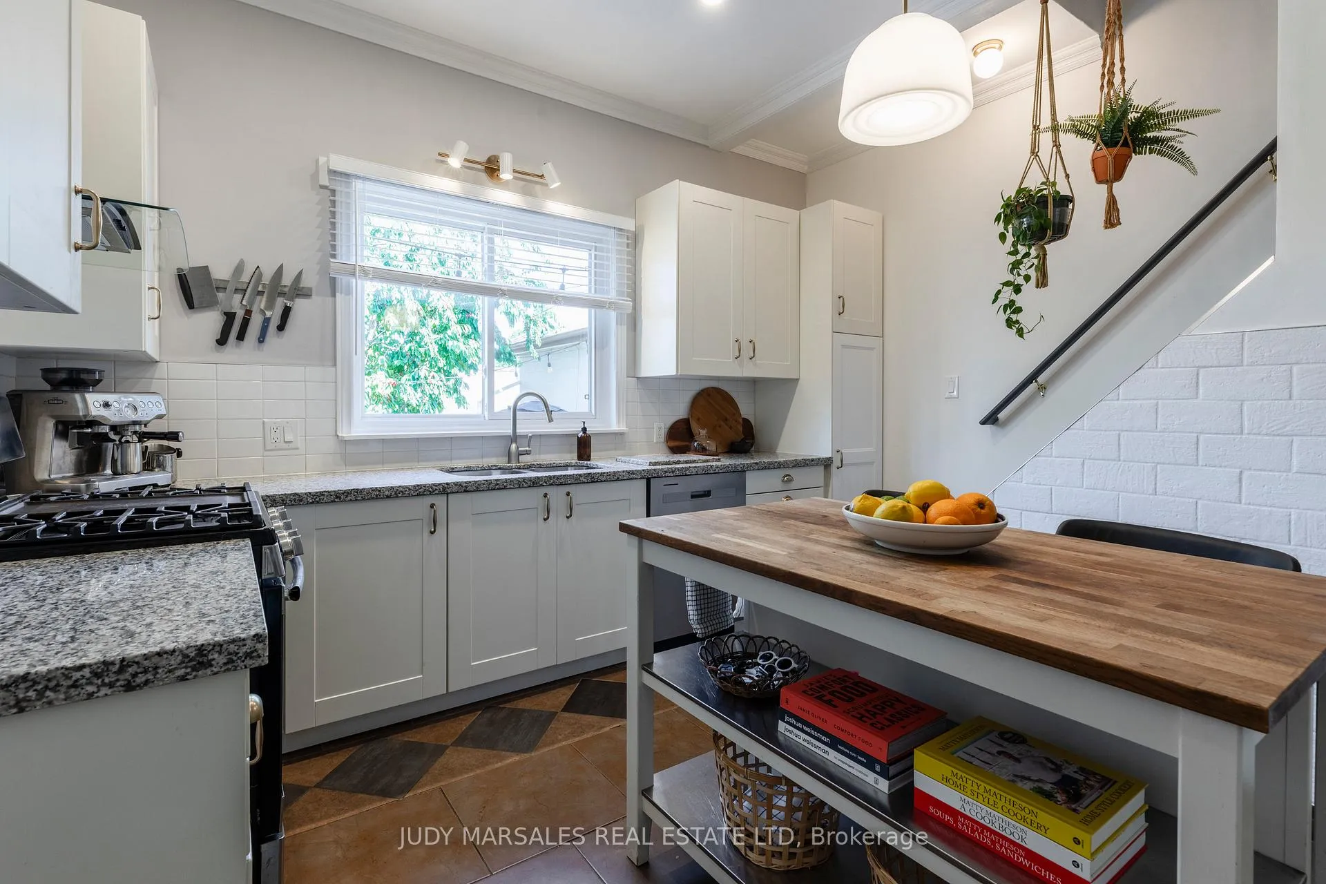 Photo 15 of 189 West Avenue N, Hamilton, Landsdale — HOMEH