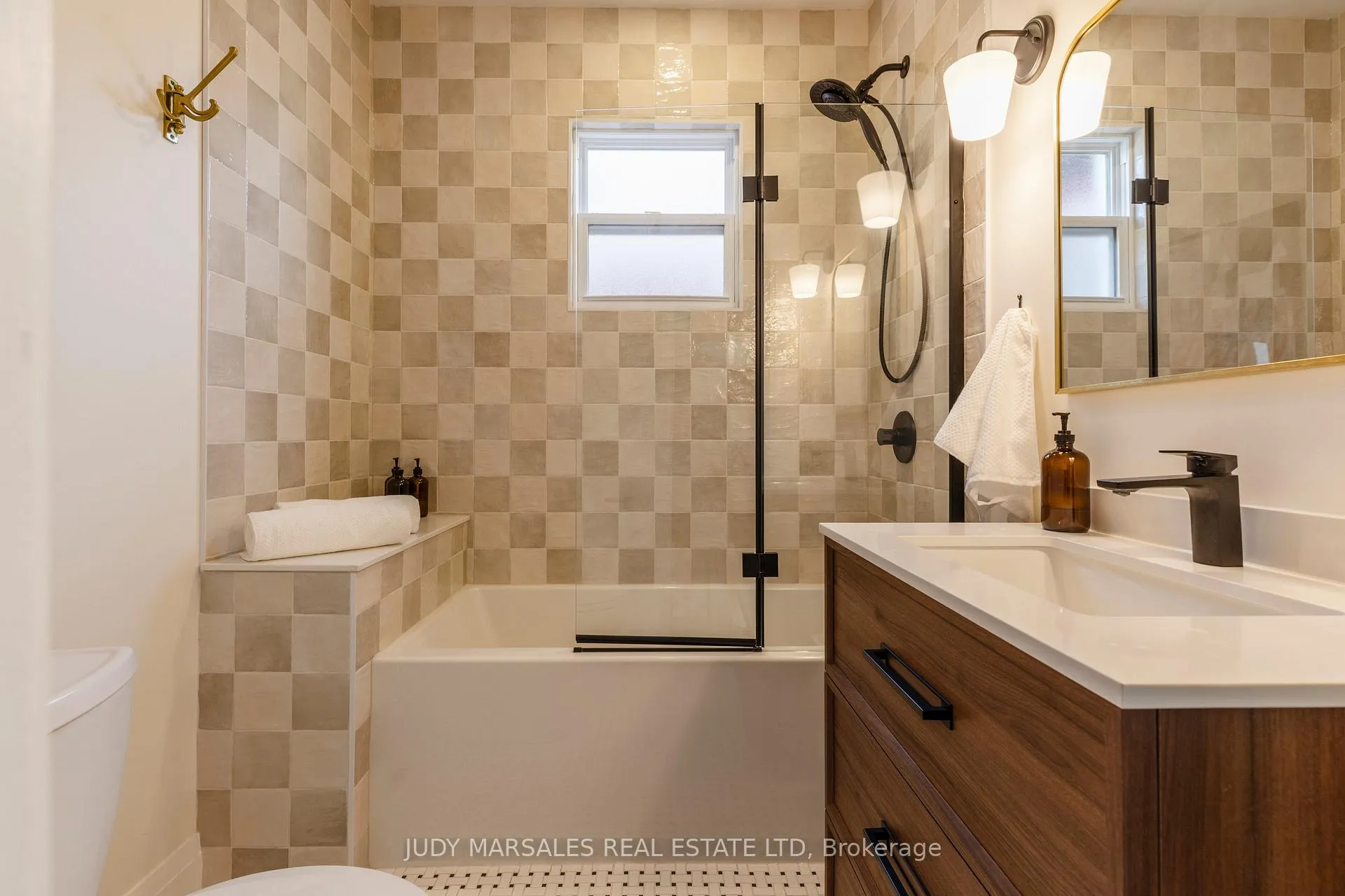Photo 36 of 189 West Avenue N, Hamilton, Landsdale — HOMEH