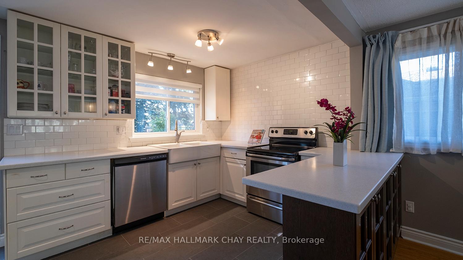 Photo 9 of 151 Orchard Heights Boulevard, Aurora, Aurora Heights — HOMEH