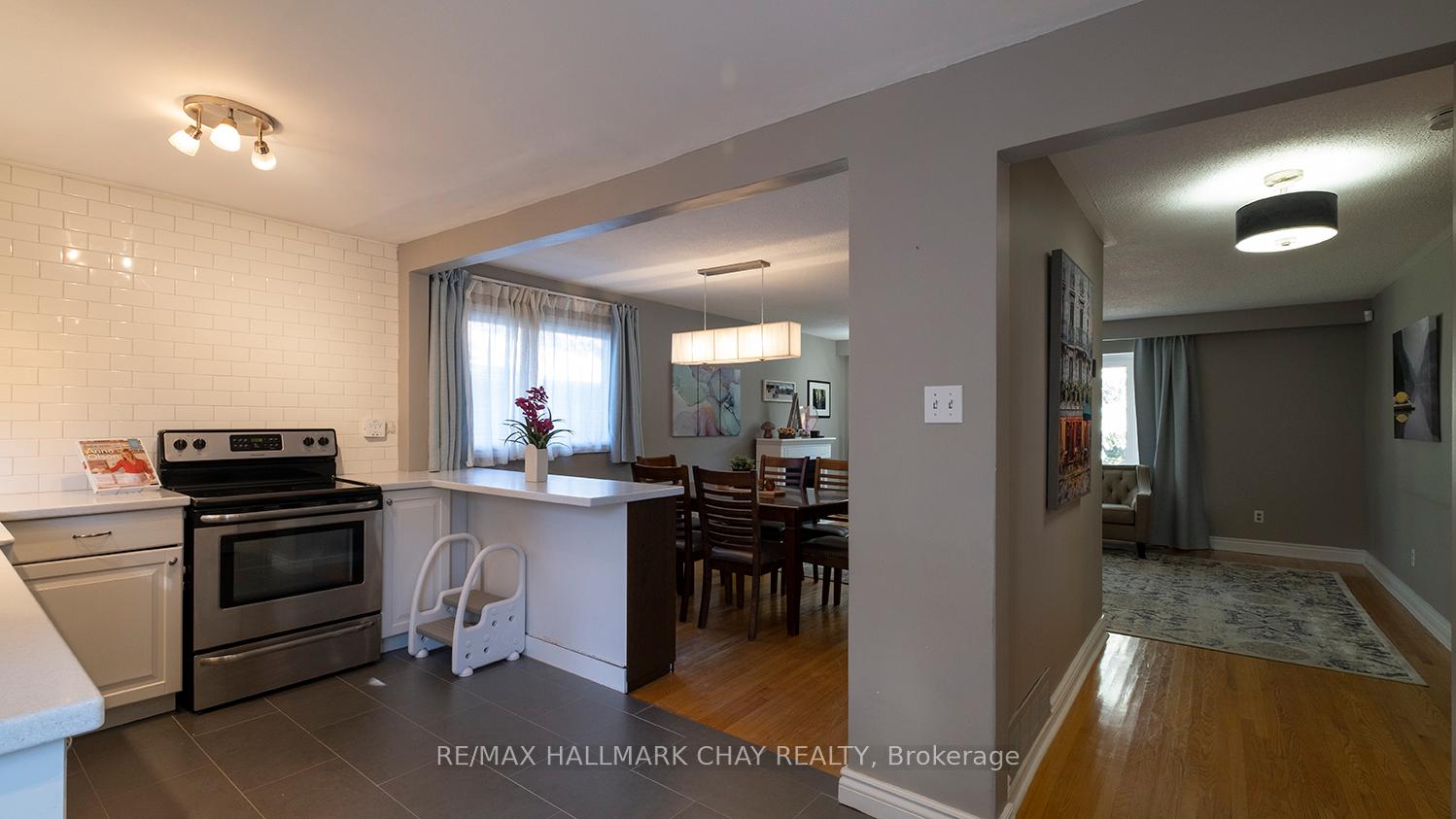 Photo 15 of 151 Orchard Heights Boulevard, Aurora, Aurora Heights — HOMEH