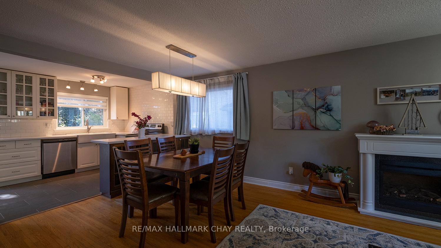 Photo 13 of 151 Orchard Heights Boulevard, Aurora, Aurora Heights — HOMEH