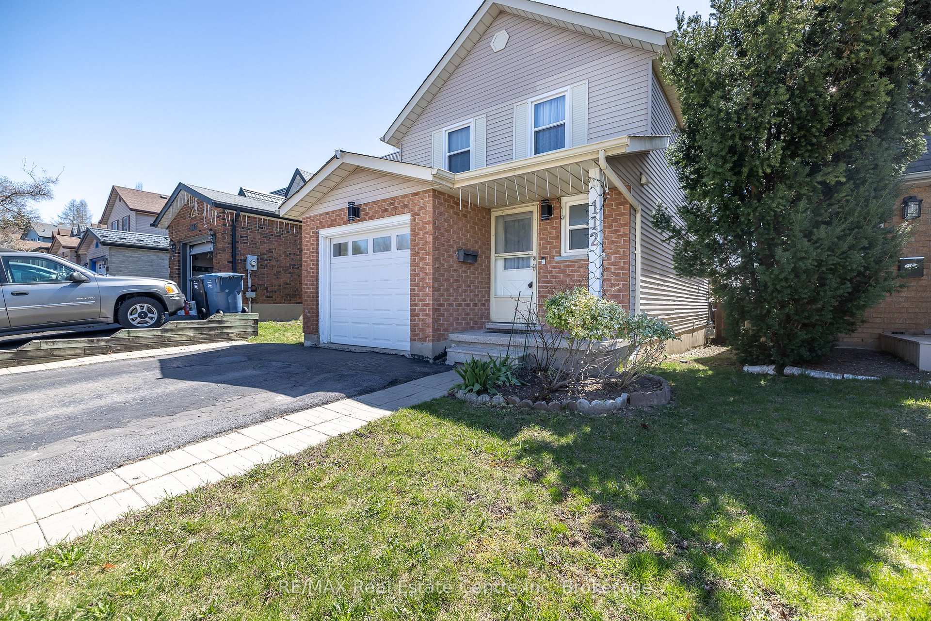 Photo 2 of 112 Stephen Drive, Guelph, Willow West/Sugarbush/West Acres — HOMEH