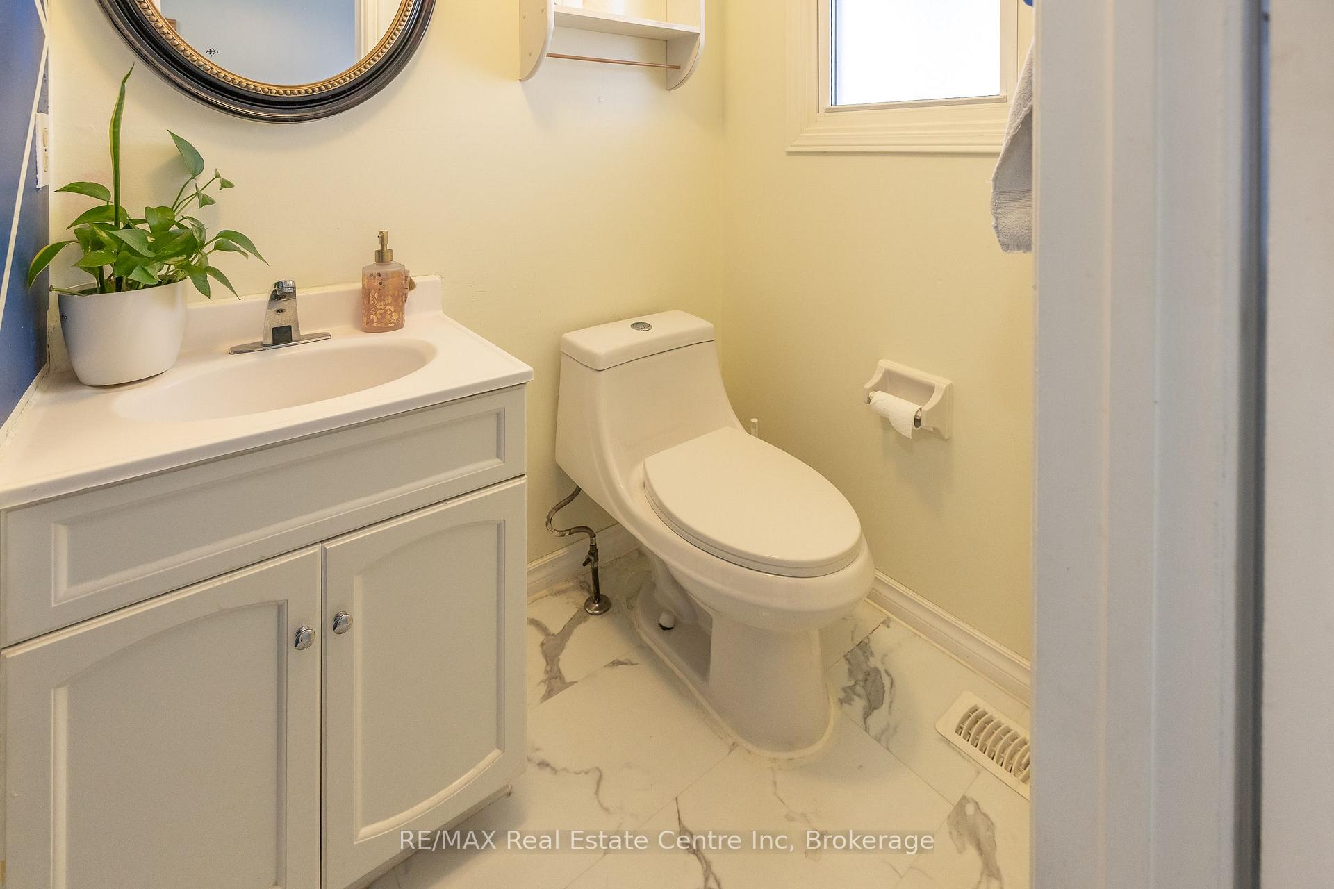 Photo 4 of 112 Stephen Drive, Guelph, Willow West/Sugarbush/West Acres — HOMEH
