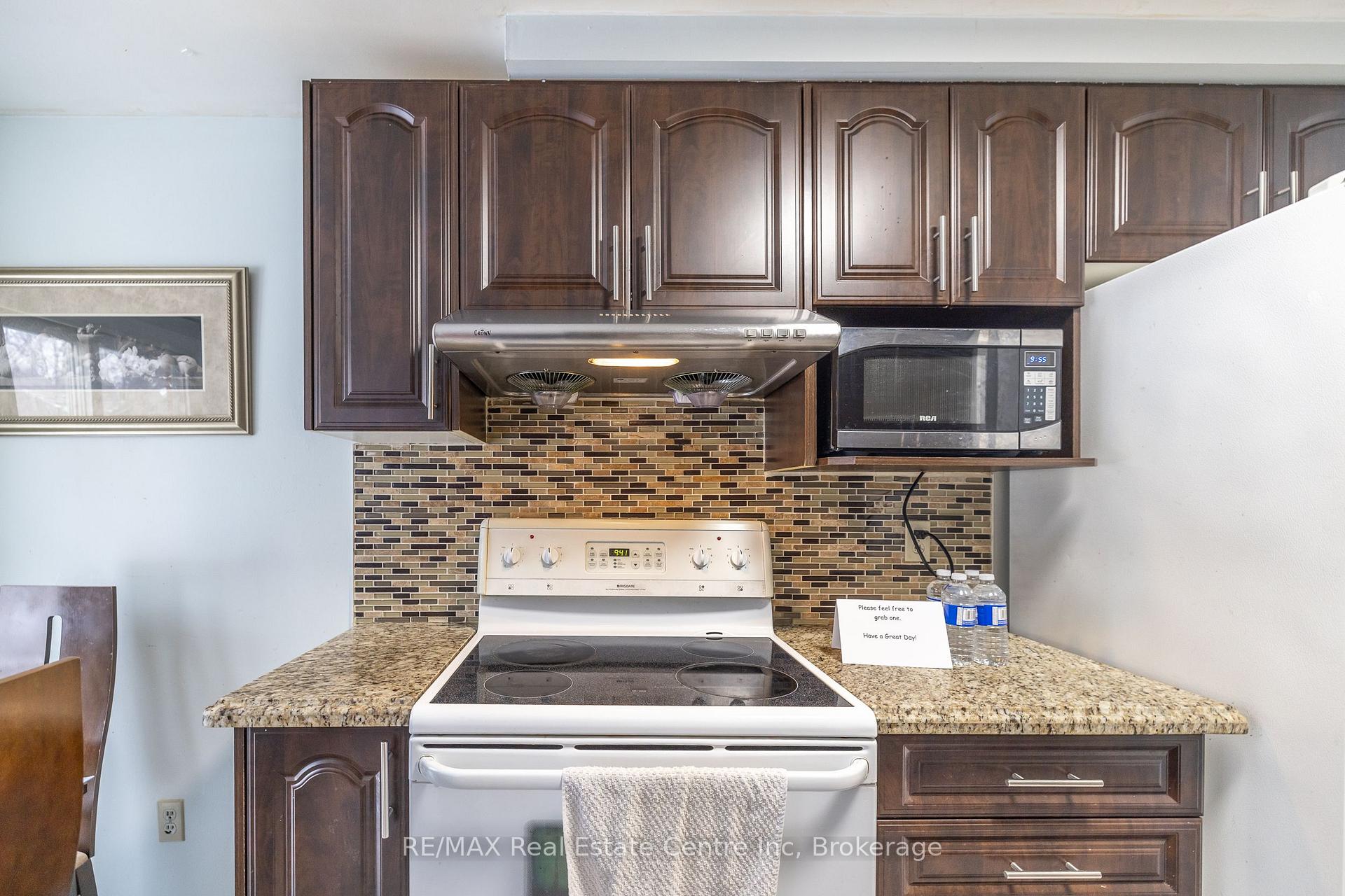 Photo 7 of 112 Stephen Drive, Guelph, Willow West/Sugarbush/West Acres — HOMEH
