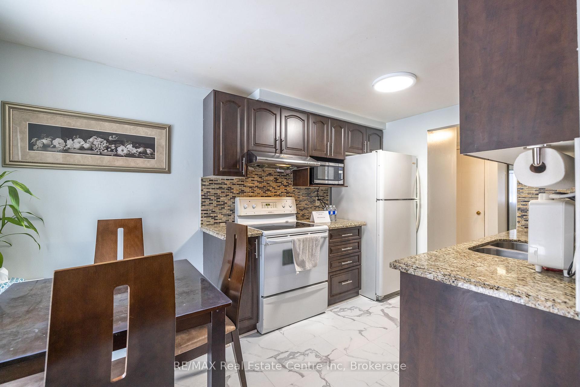 Photo 8 of 112 Stephen Drive, Guelph, Willow West/Sugarbush/West Acres — HOMEH