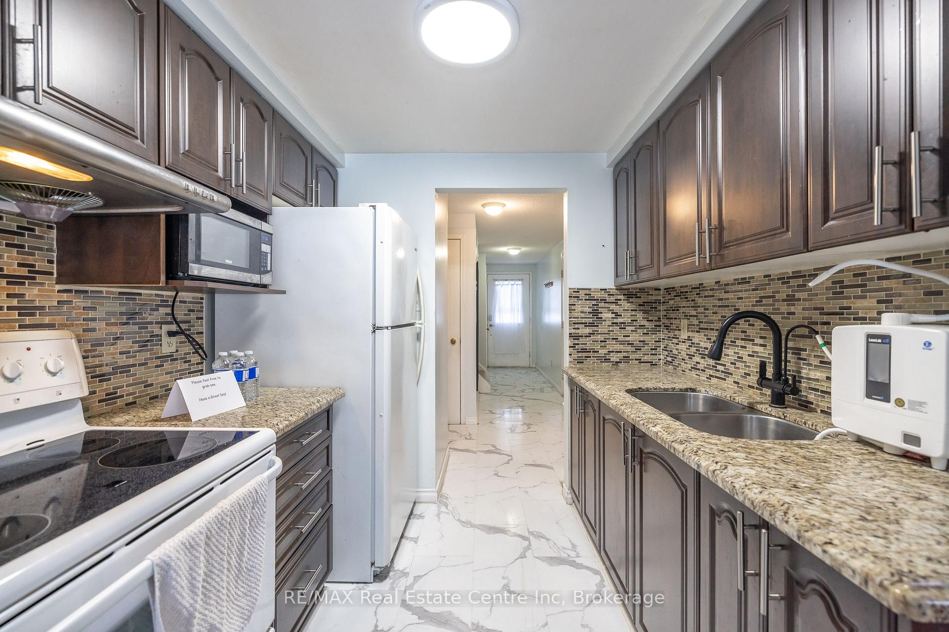 Photo 11 of 112 Stephen Drive, Guelph, Willow West/Sugarbush/West Acres — HOMEH