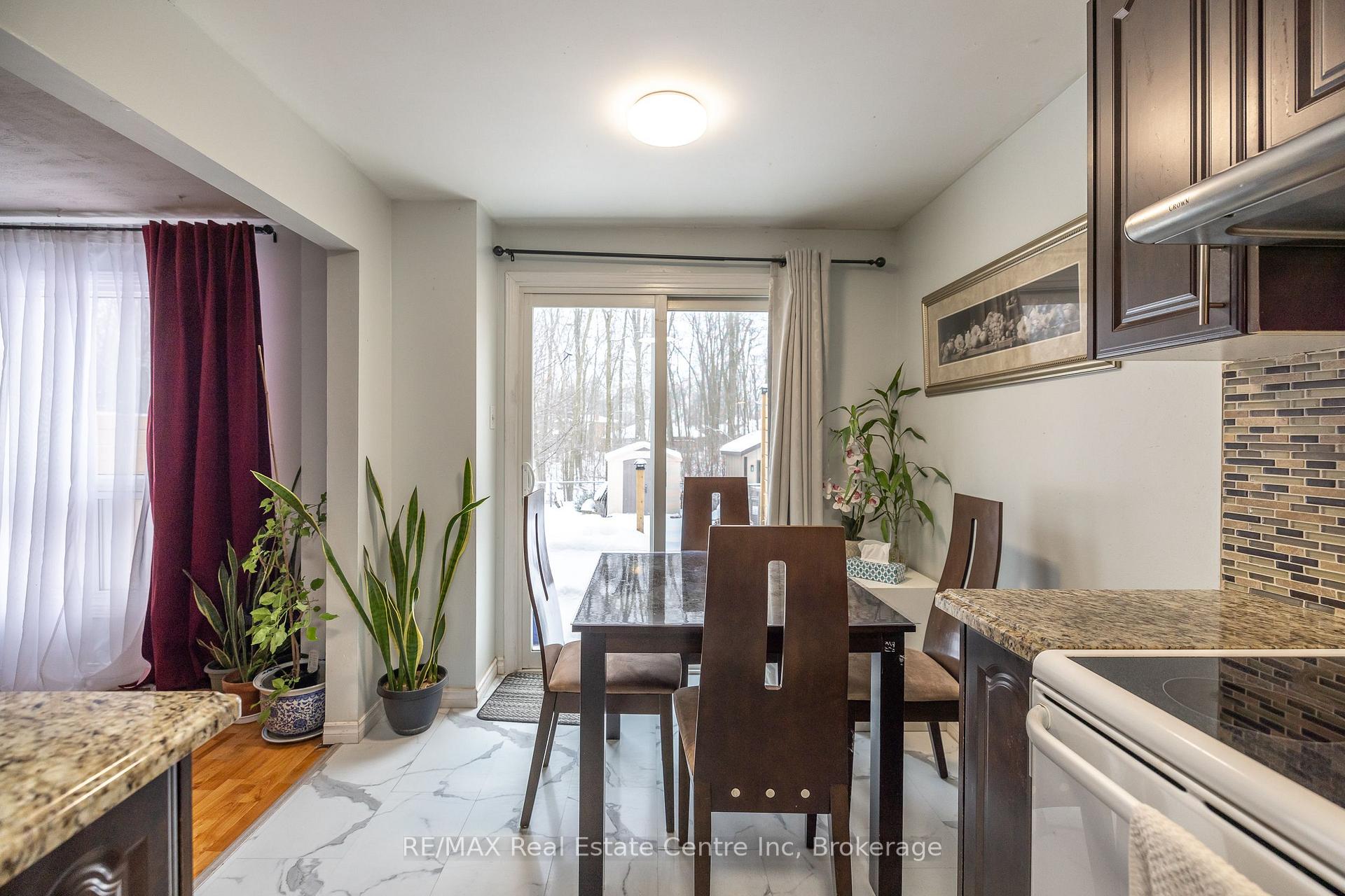 Photo 12 of 112 Stephen Drive, Guelph, Willow West/Sugarbush/West Acres — HOMEH