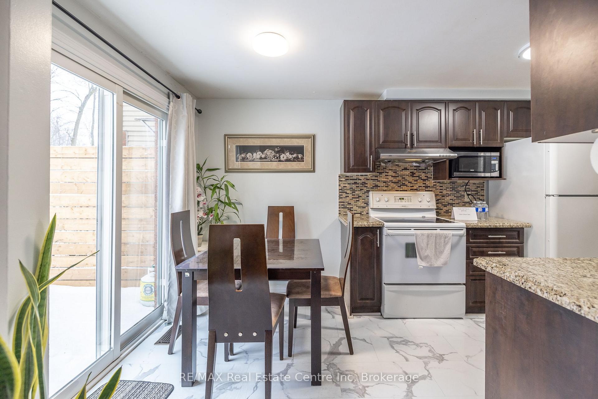 Photo 13 of 112 Stephen Drive, Guelph, Willow West/Sugarbush/West Acres — HOMEH