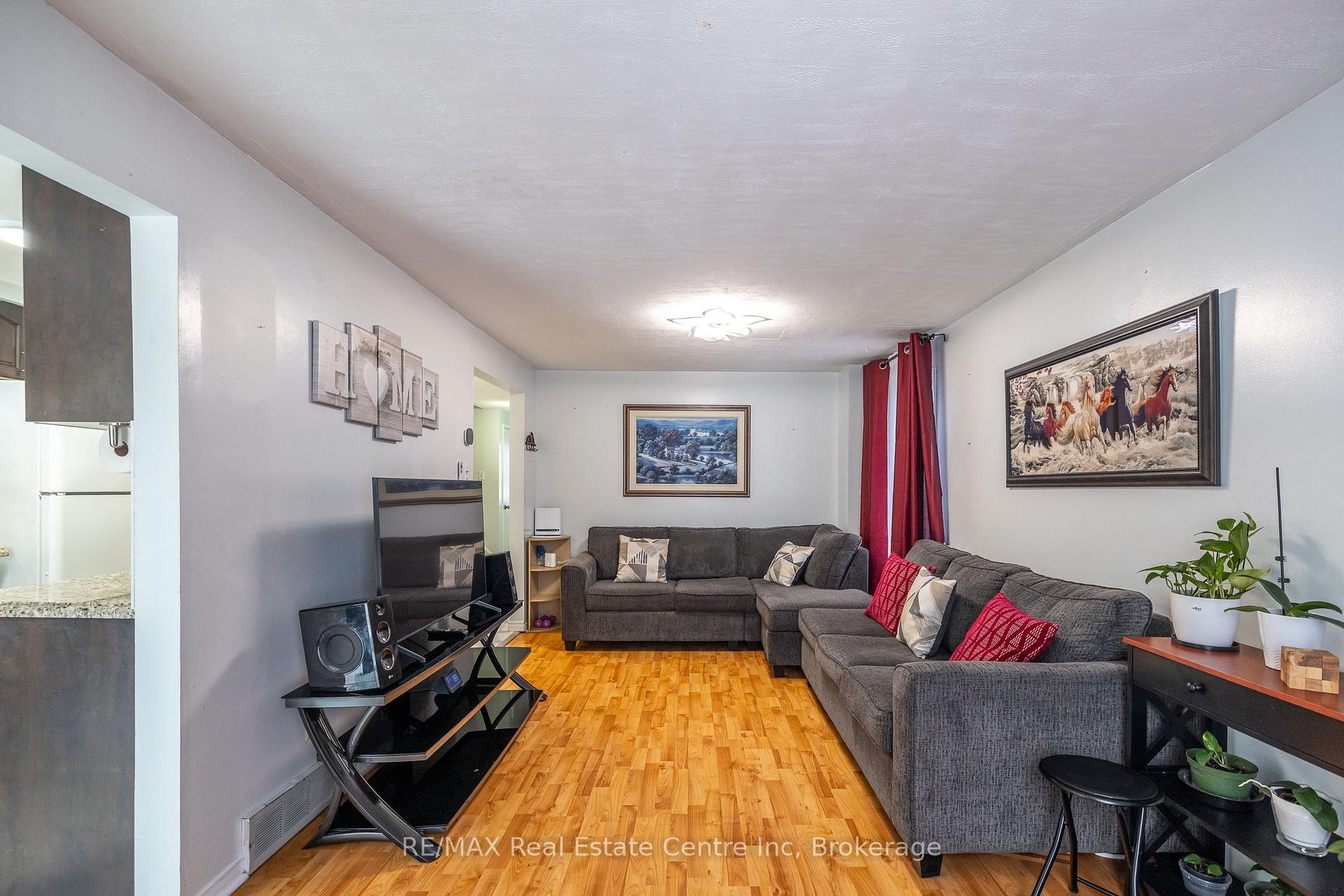 Photo 14 of 112 Stephen Drive, Guelph, Willow West/Sugarbush/West Acres — HOMEH