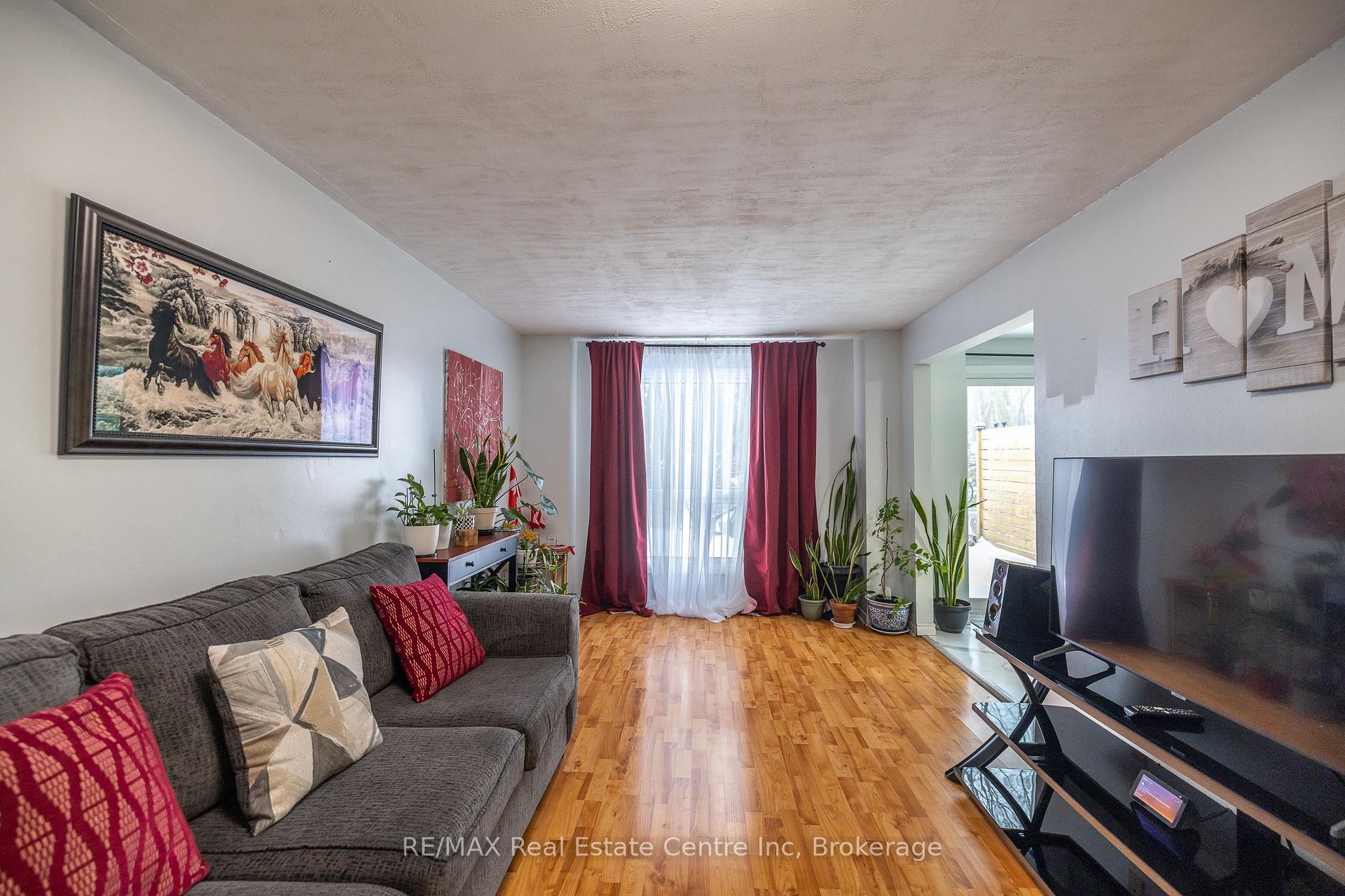 Photo 17 of 112 Stephen Drive, Guelph, Willow West/Sugarbush/West Acres — HOMEH