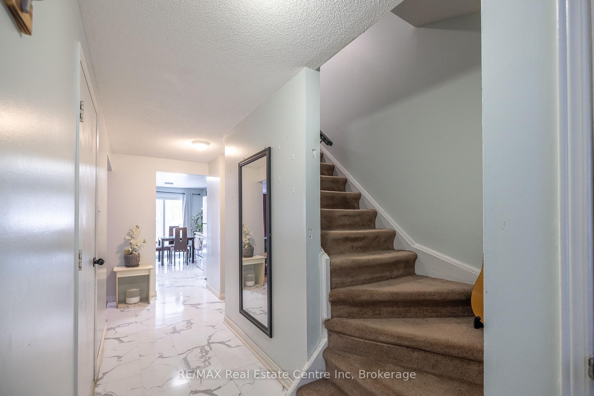 Photo 18 of 112 Stephen Drive, Guelph, Willow West/Sugarbush/West Acres — HOMEH