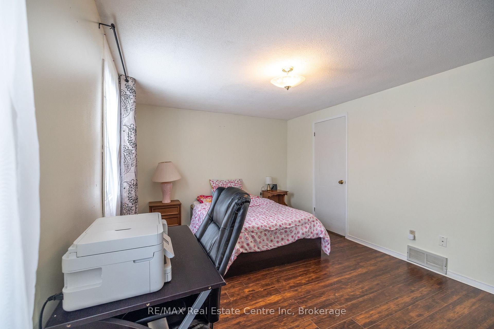 Photo 22 of 112 Stephen Drive, Guelph, Willow West/Sugarbush/West Acres — HOMEH