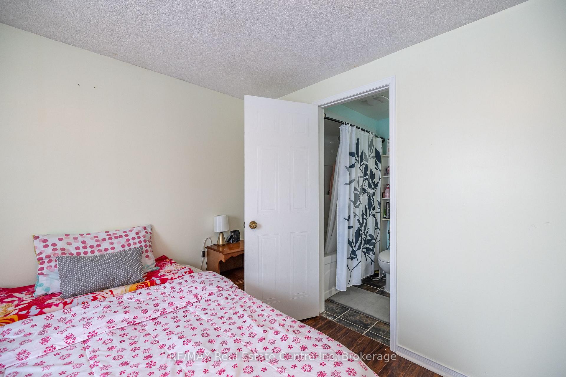 Photo 25 of 112 Stephen Drive, Guelph, Willow West/Sugarbush/West Acres — HOMEH