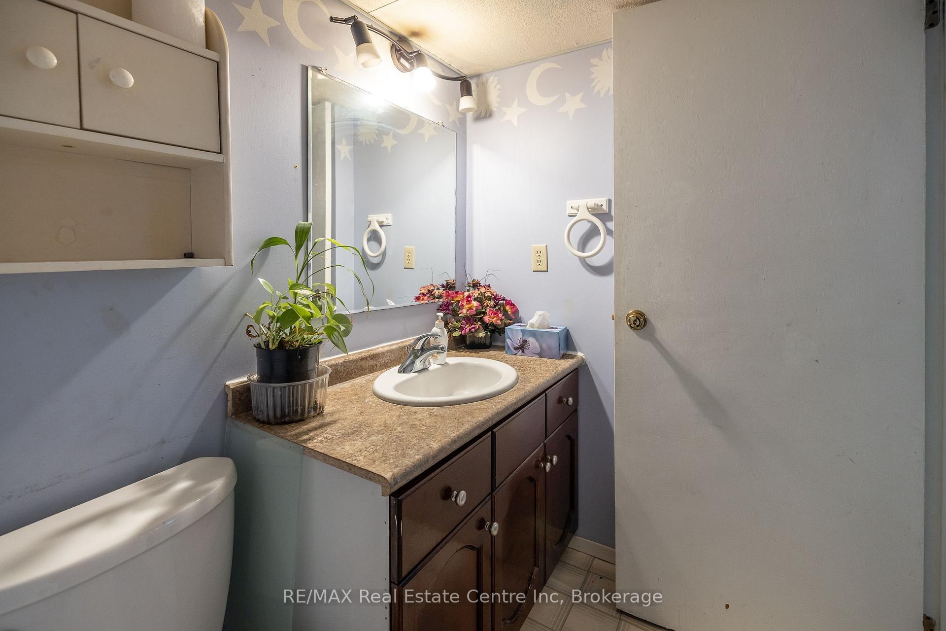 Photo 33 of 112 Stephen Drive, Guelph, Willow West/Sugarbush/West Acres — HOMEH