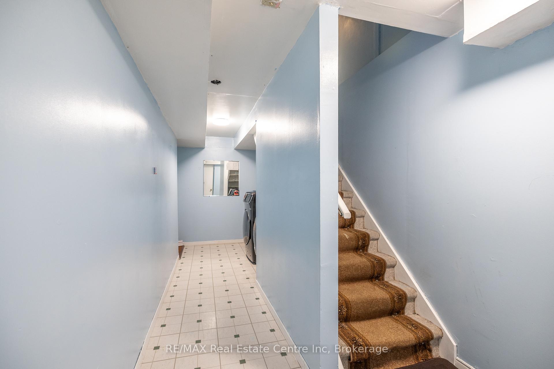 Photo 34 of 112 Stephen Drive, Guelph, Willow West/Sugarbush/West Acres — HOMEH
