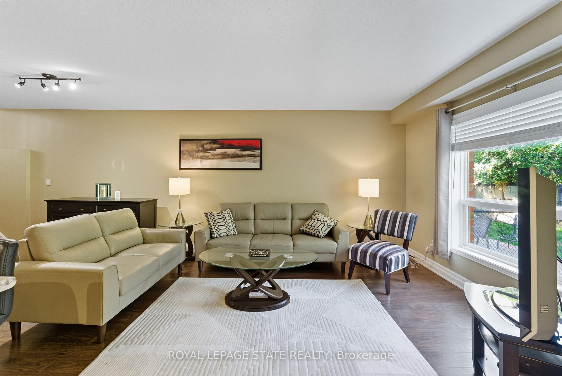 Photo 6 of 27 Glenhollow Drive, Hamilton, Stoney Creek Mountain — HOMEH
