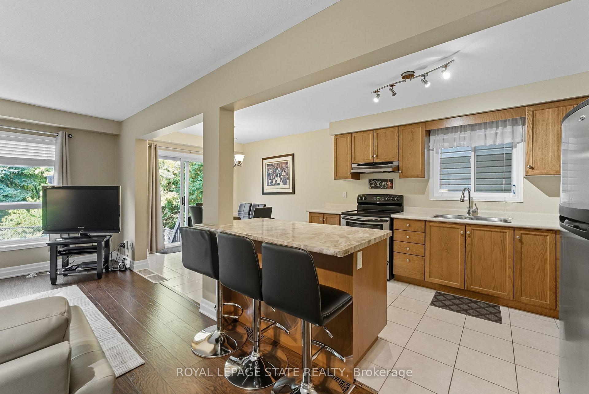 Photo 7 of 27 Glenhollow Drive, Hamilton, Stoney Creek Mountain — HOMEH