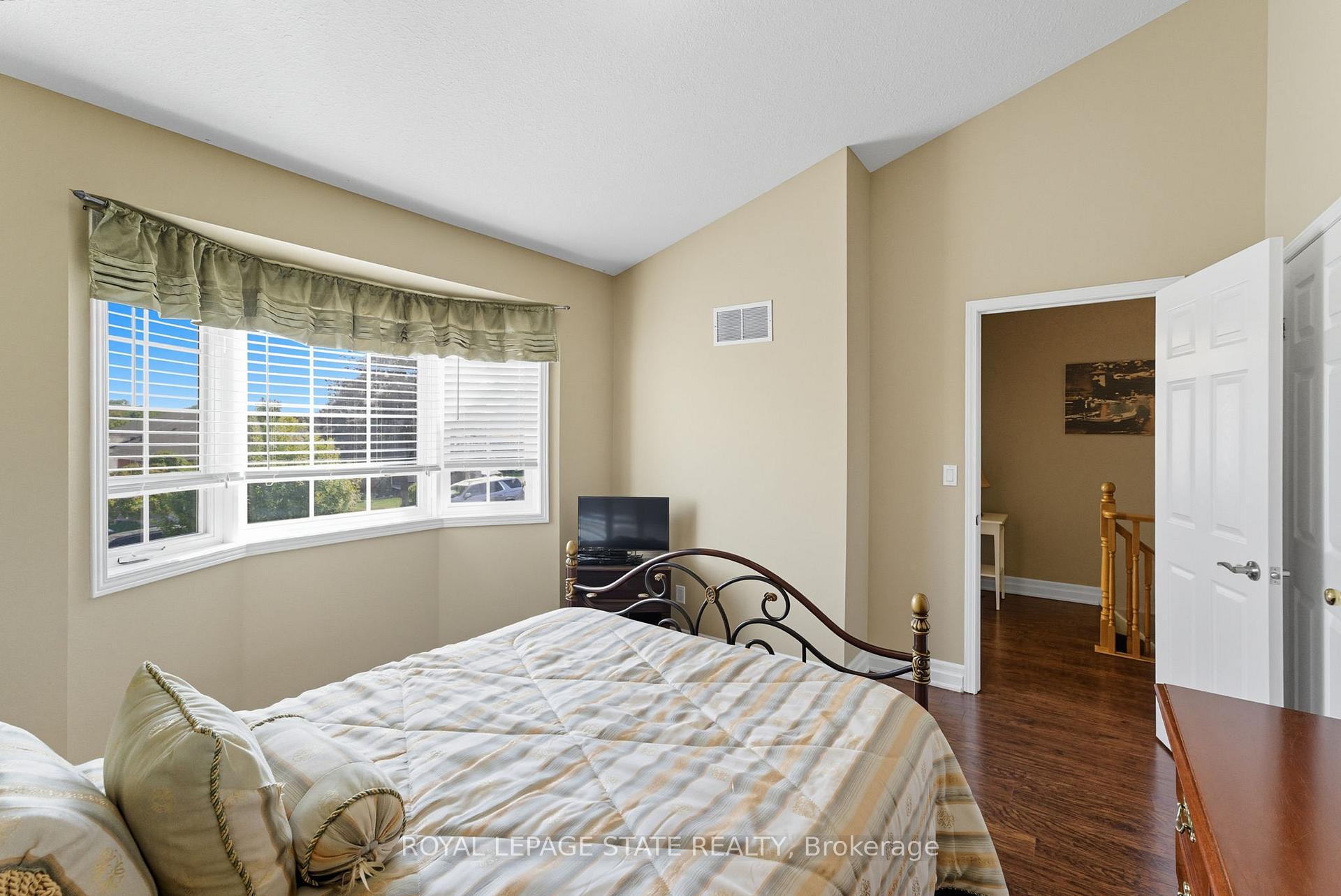 Photo 15 of 27 Glenhollow Drive, Hamilton, Stoney Creek Mountain — HOMEH