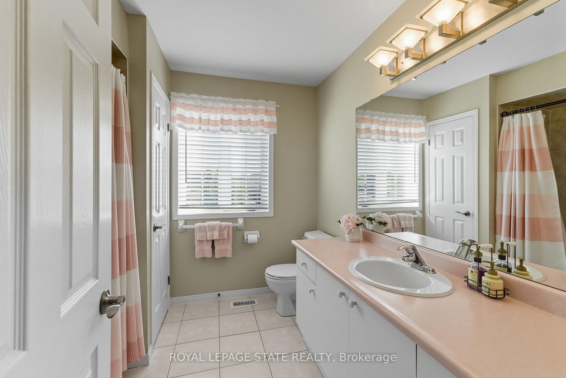 Photo 16 of 27 Glenhollow Drive, Hamilton, Stoney Creek Mountain — HOMEH