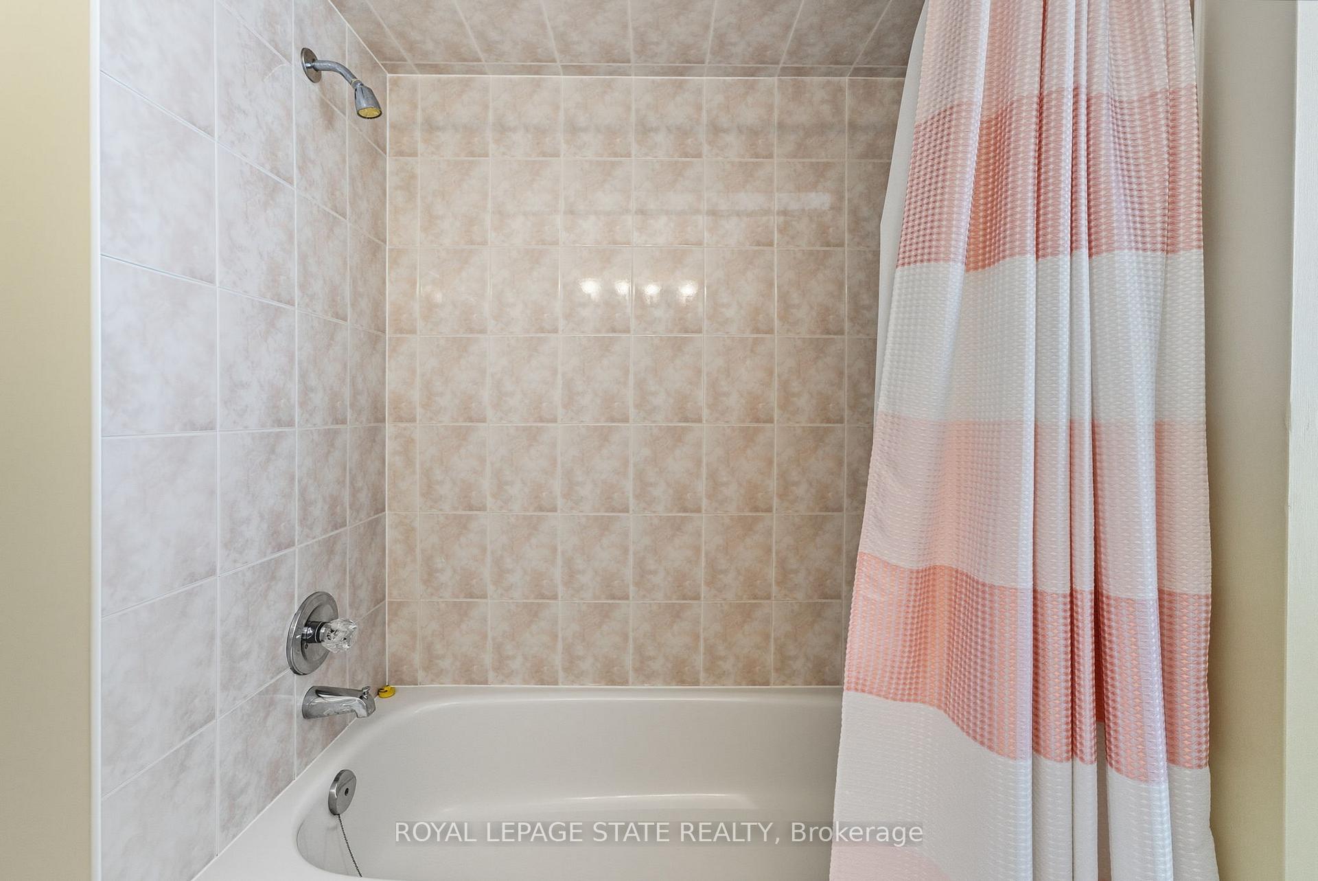 Photo 17 of 27 Glenhollow Drive, Hamilton, Stoney Creek Mountain — HOMEH
