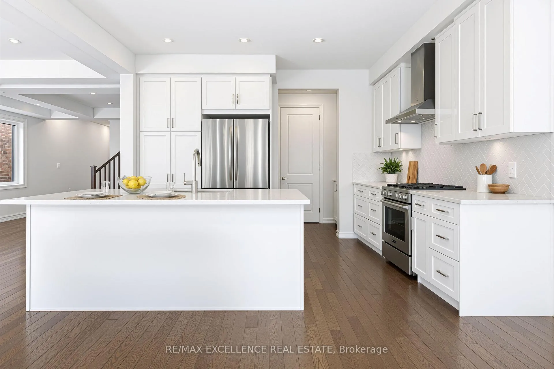 Photo 5 of 35 Guernsey Drive, Kitchener — HOMEH
