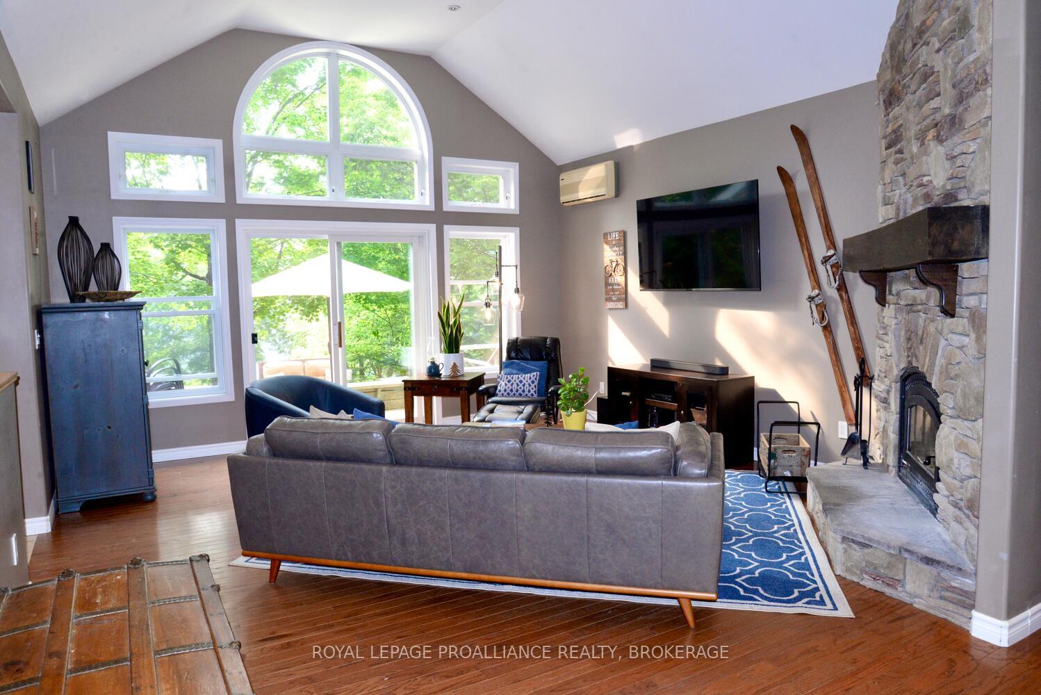 Photo 6 of 1105 Tober Lane, Frontenac, Frontenac South — HOMEH