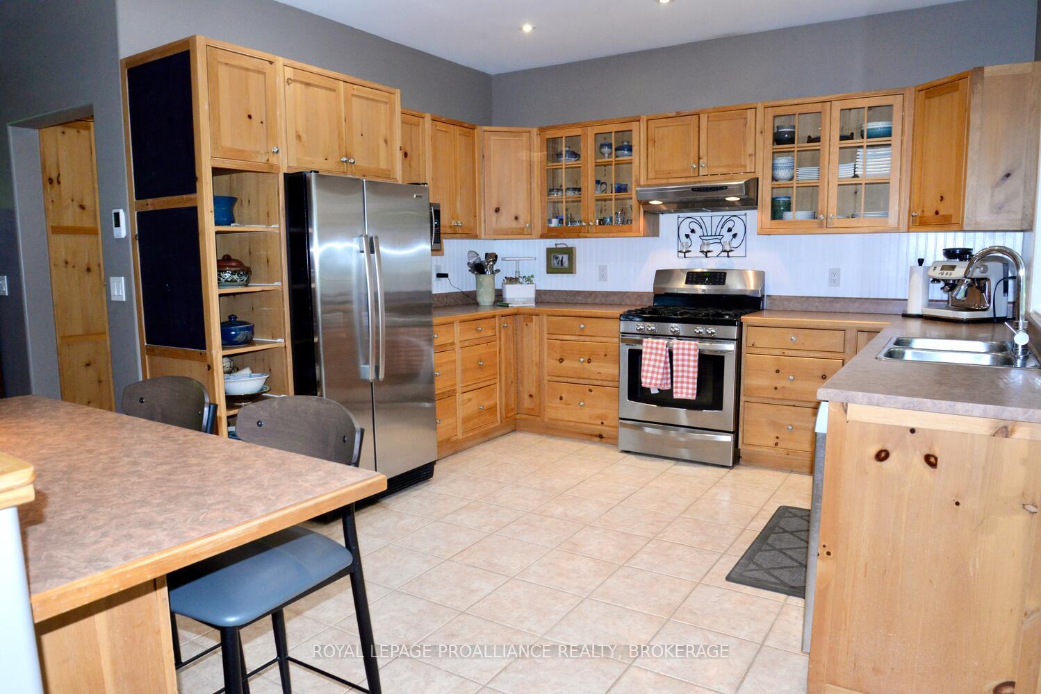 Photo 11 of 1105 Tober Lane, Frontenac, Frontenac South — HOMEH