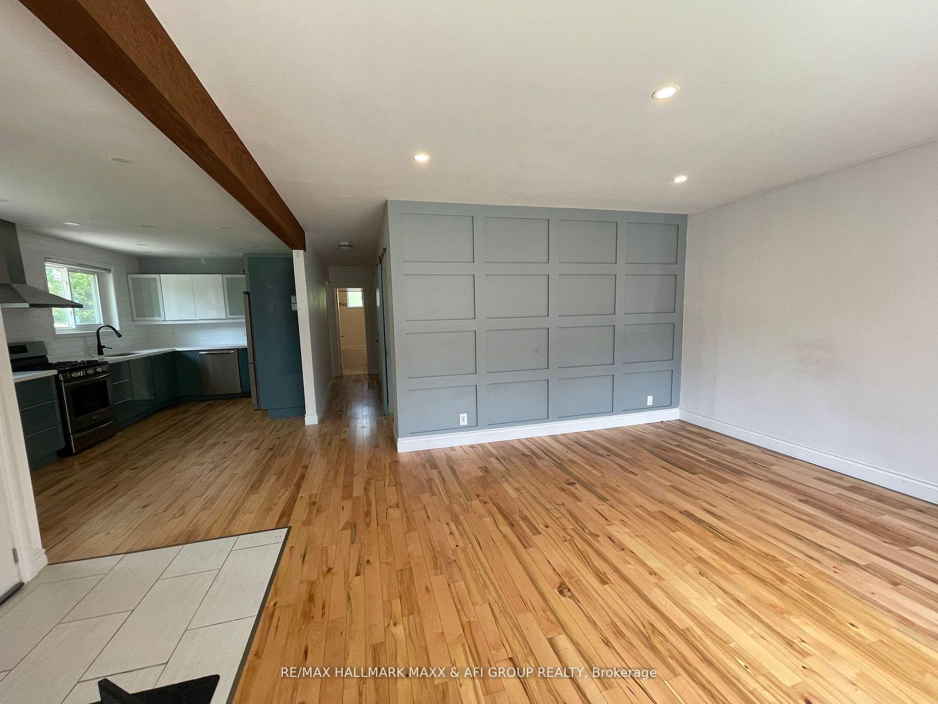 Photo 2 of Unit Main Fl, 92 Richardson Drive, Aurora, Aurora Highlands — HOMEH