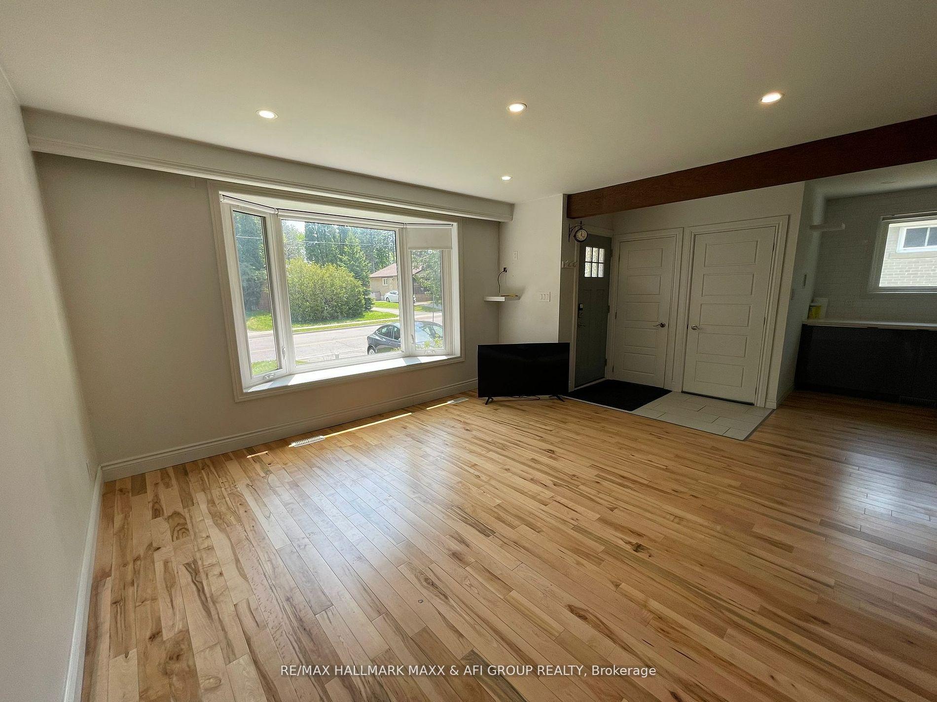 Photo 3 of Unit Main Fl, 92 Richardson Drive, Aurora, Aurora Highlands — HOMEH