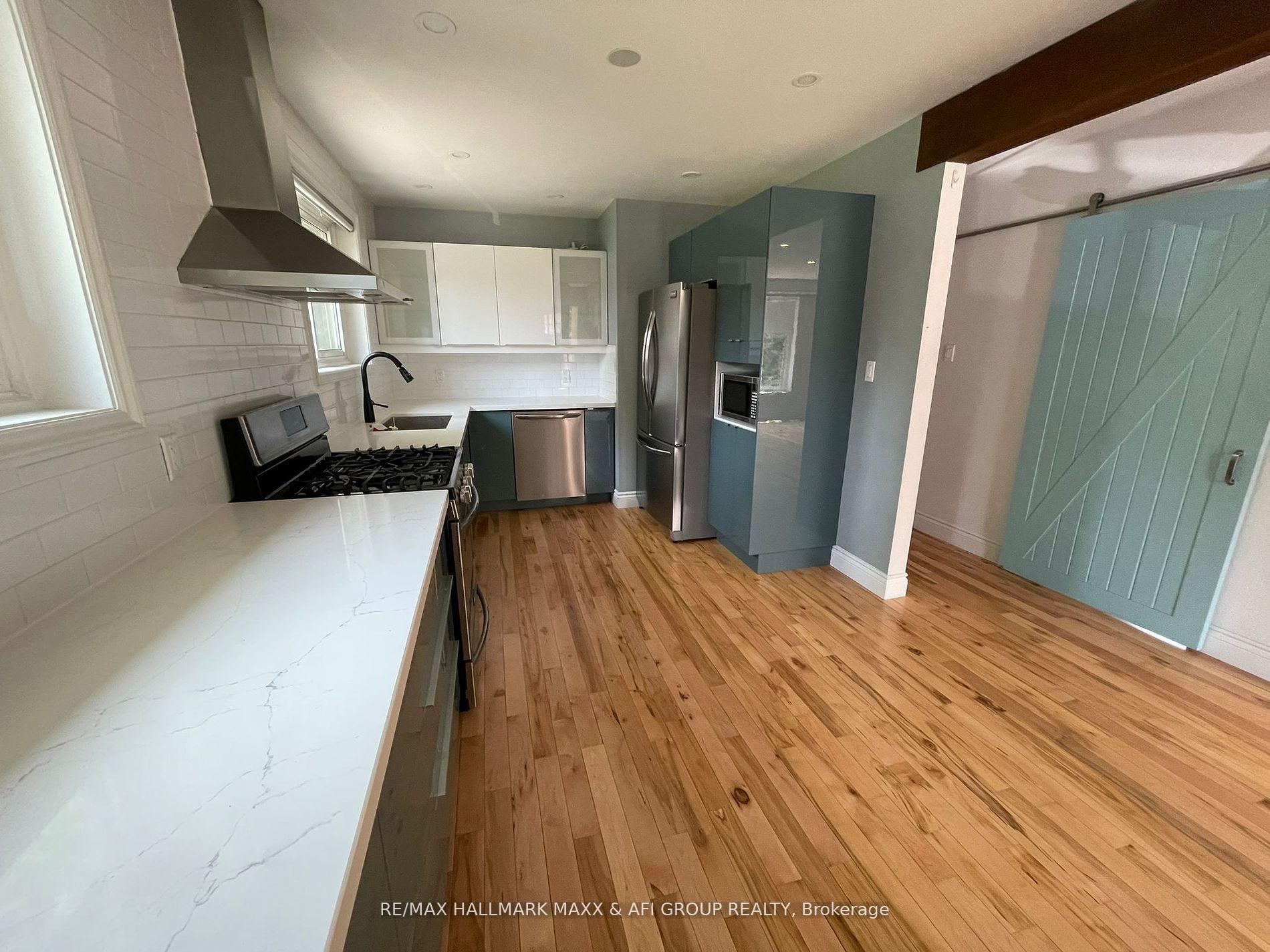 Photo 4 of Unit Main Fl, 92 Richardson Drive, Aurora, Aurora Highlands — HOMEH