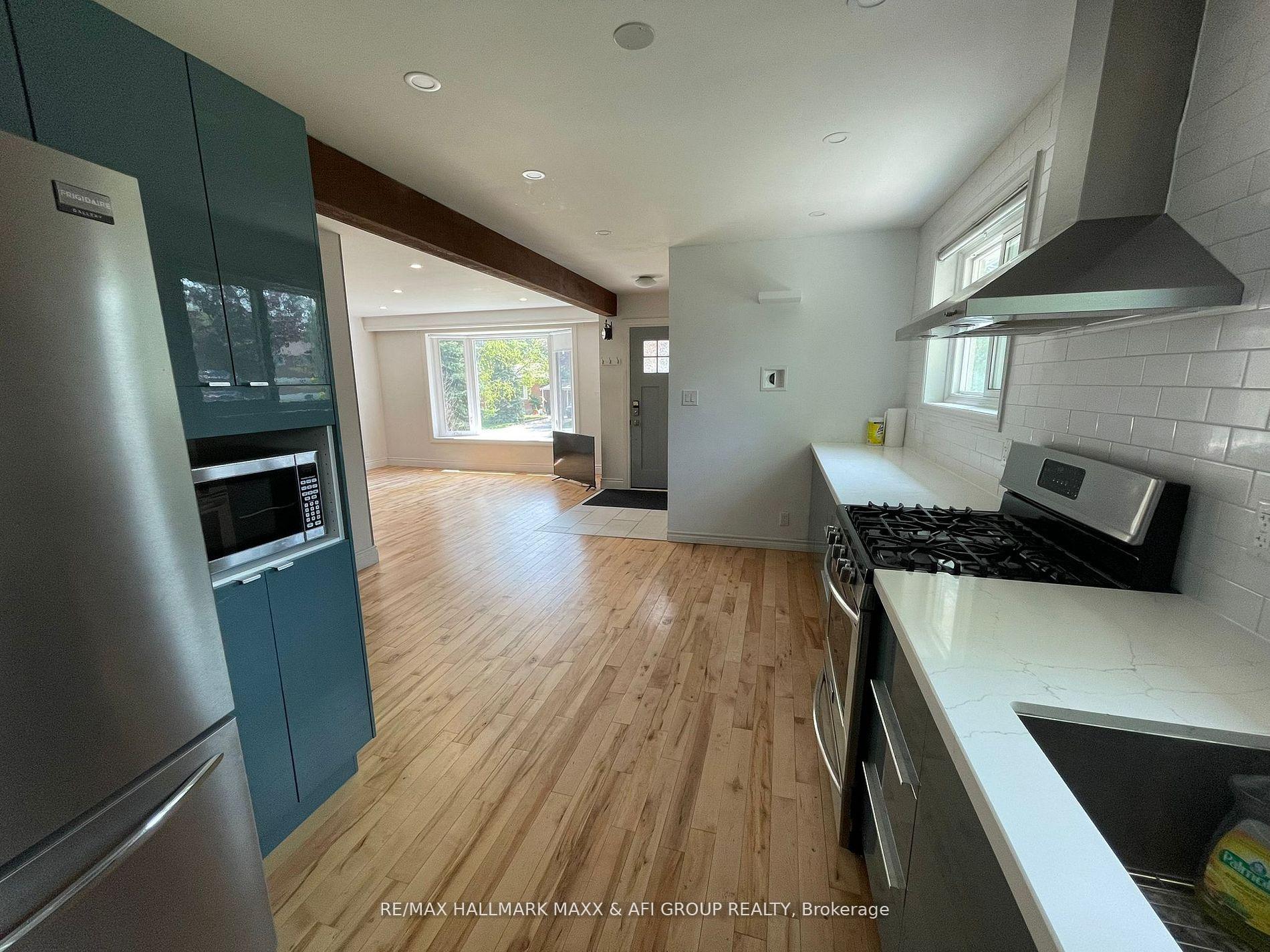 Photo 5 of Unit Main Fl, 92 Richardson Drive, Aurora, Aurora Highlands — HOMEH