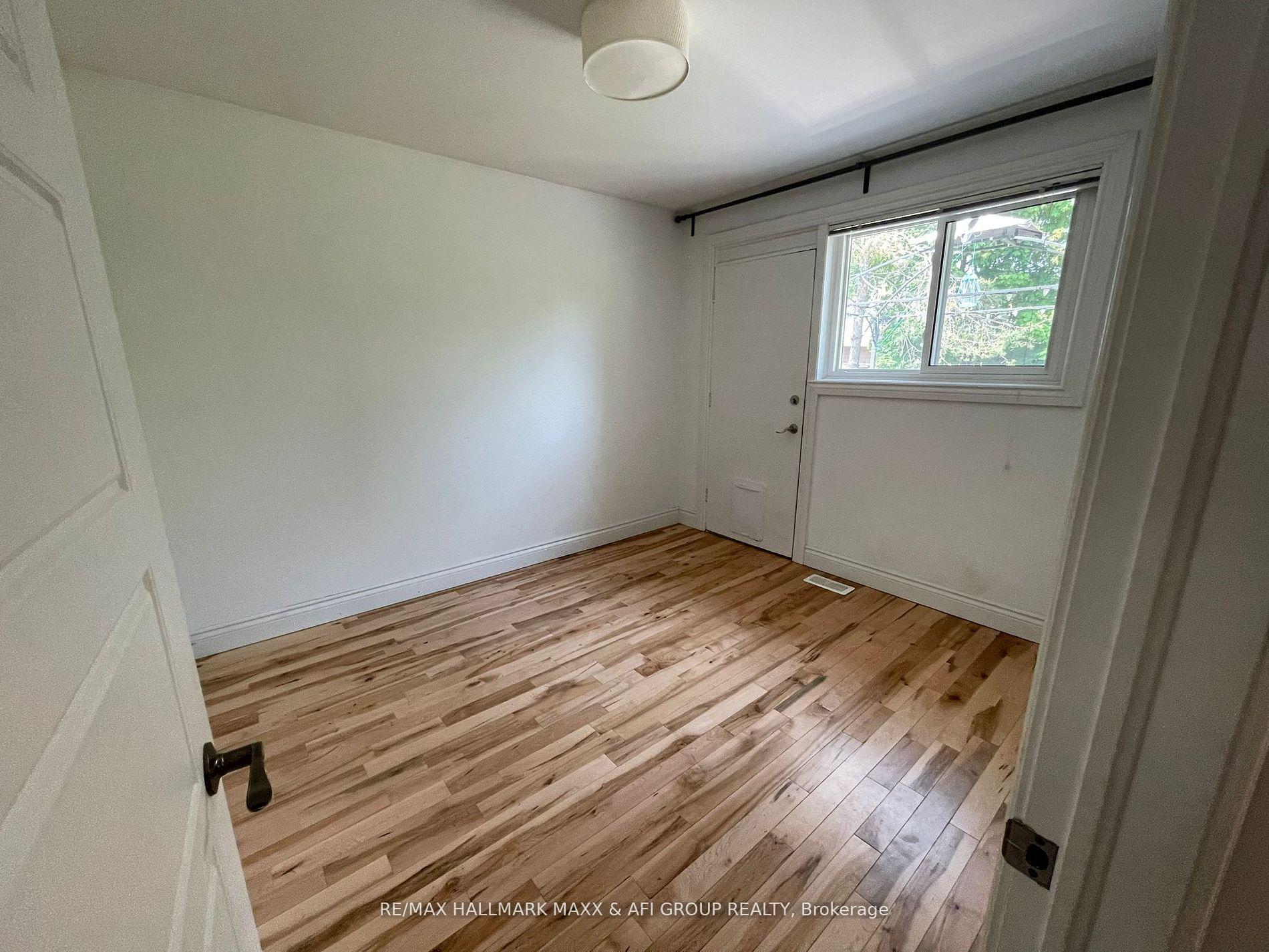 Photo 12 of Unit Main Fl, 92 Richardson Drive, Aurora, Aurora Highlands — HOMEH