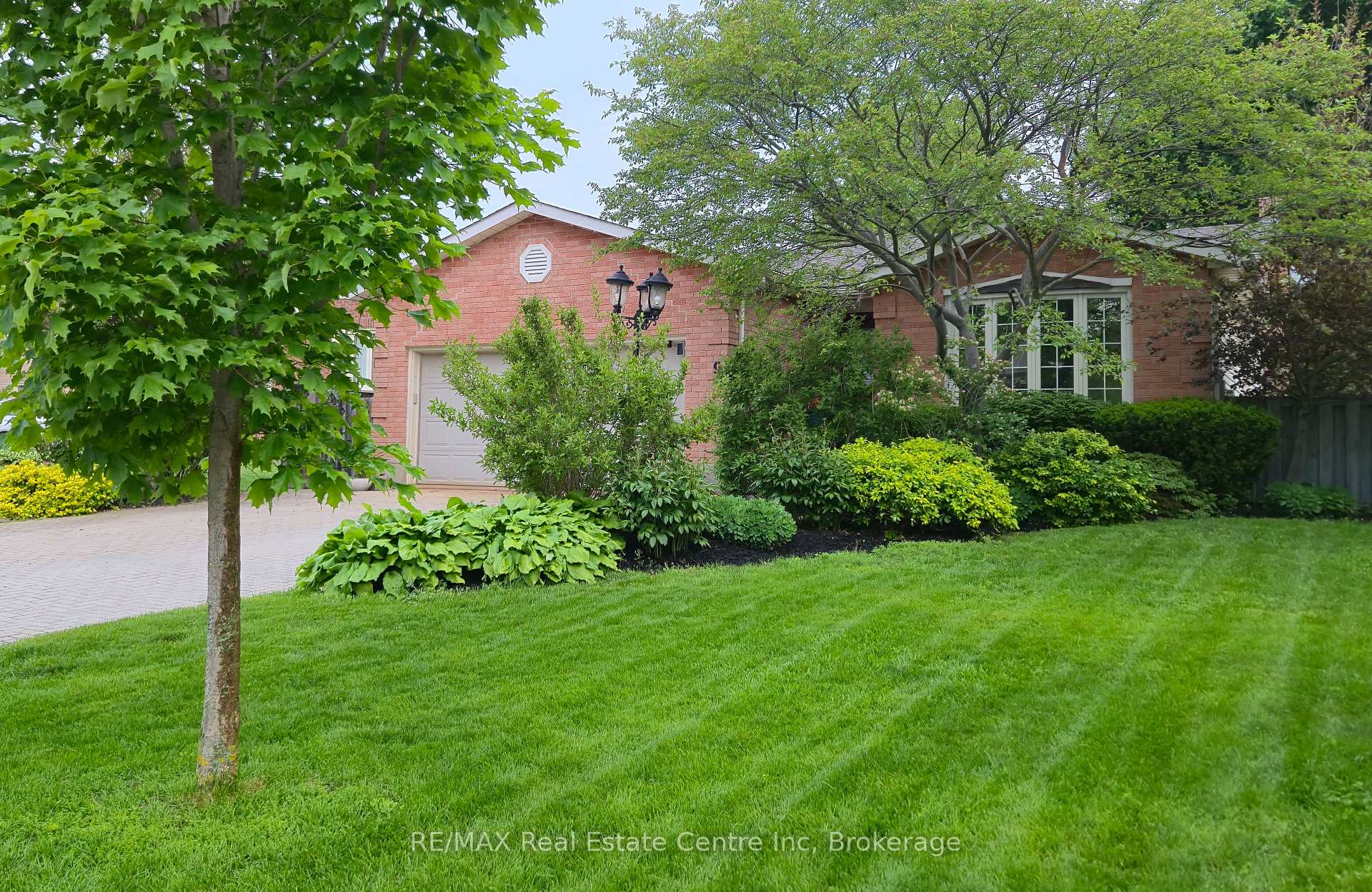 Photo 1 of 9 Pauline Place, Guelph, Willow West/Sugarbush/West Acres — HOMEH