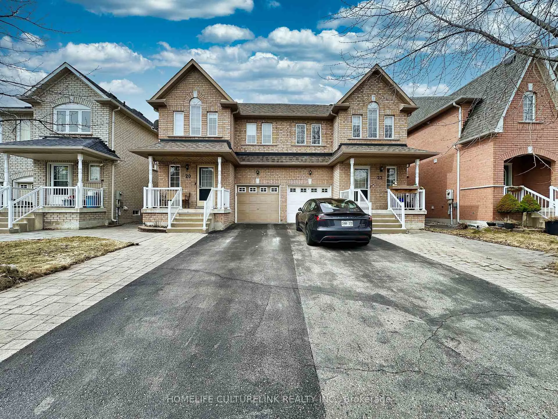 Photo 2 of 20 Anita Drive W, Markham, Village Green-South Unionville — HOMEH