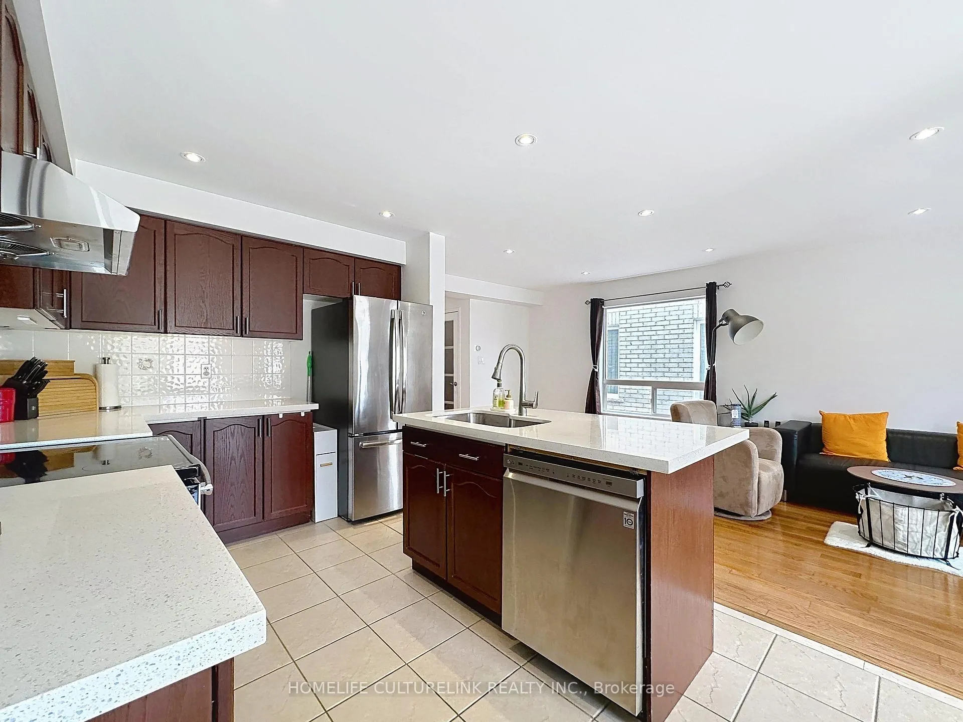 Photo 10 of 20 Anita Drive W, Markham, Village Green-South Unionville — HOMEH