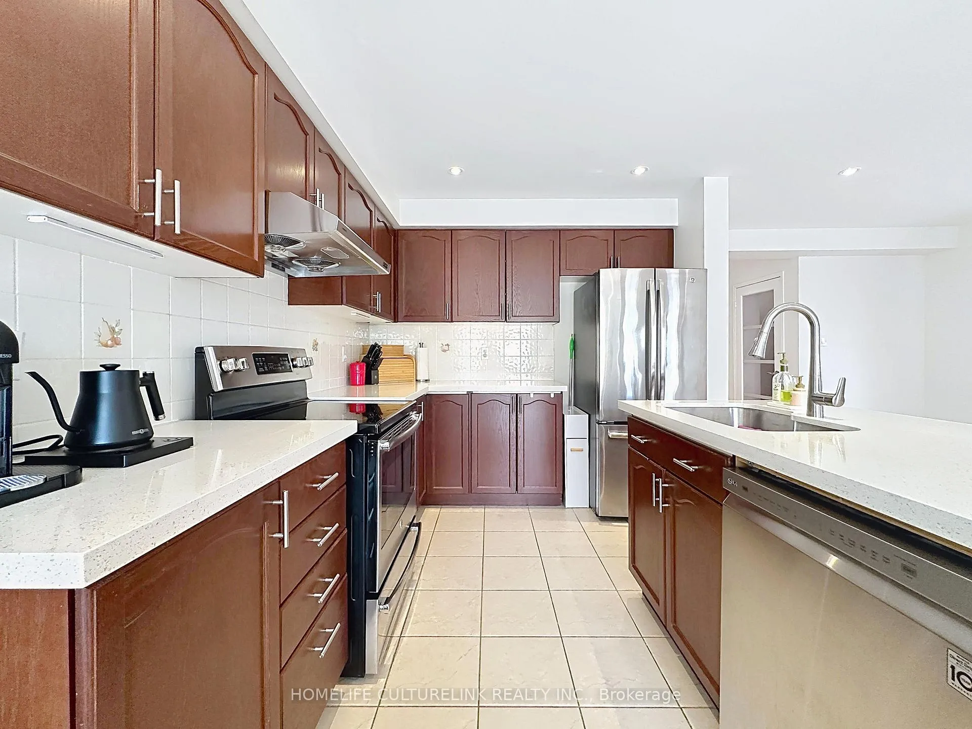 Photo 11 of 20 Anita Drive W, Markham, Village Green-South Unionville — HOMEH