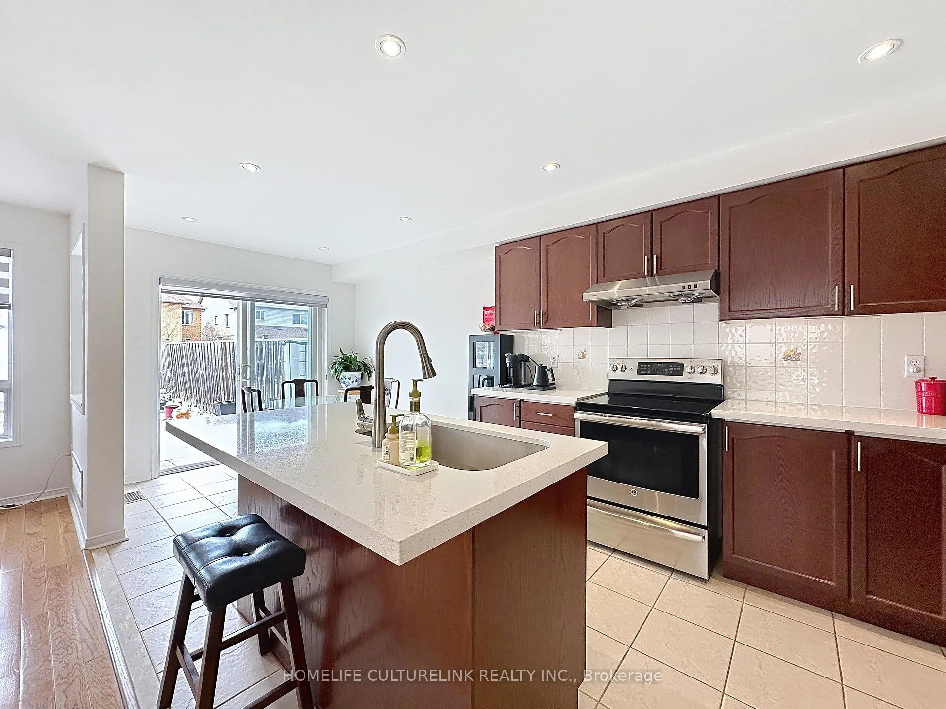 Photo 13 of 20 Anita Drive W, Markham, Village Green-South Unionville — HOMEH